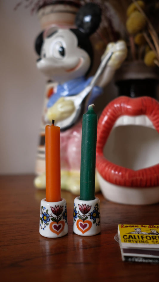 Lot de deux mini bougeoirs motifs cœurs et fleurs