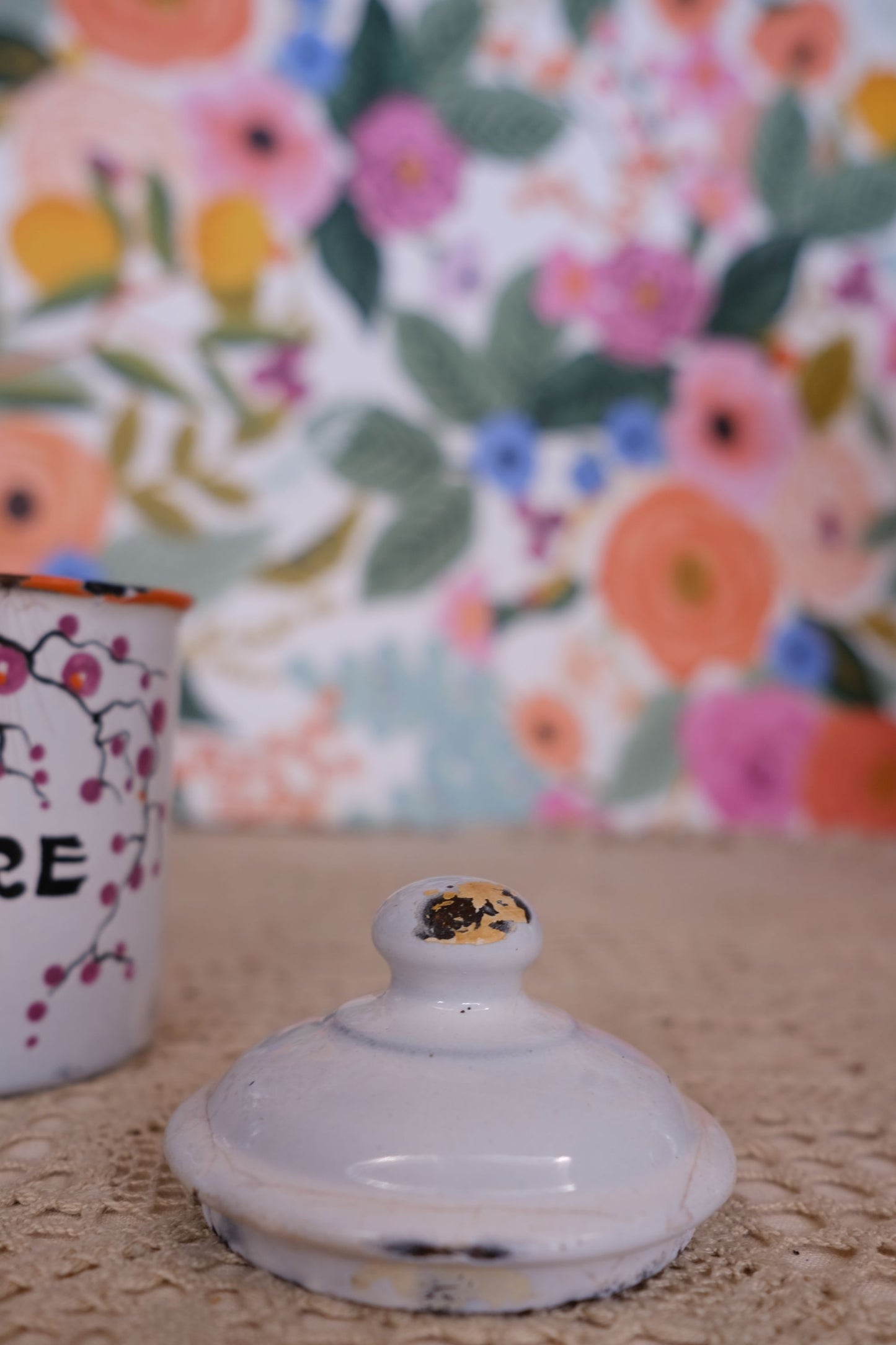 Pot à poivre en tôle émaillée