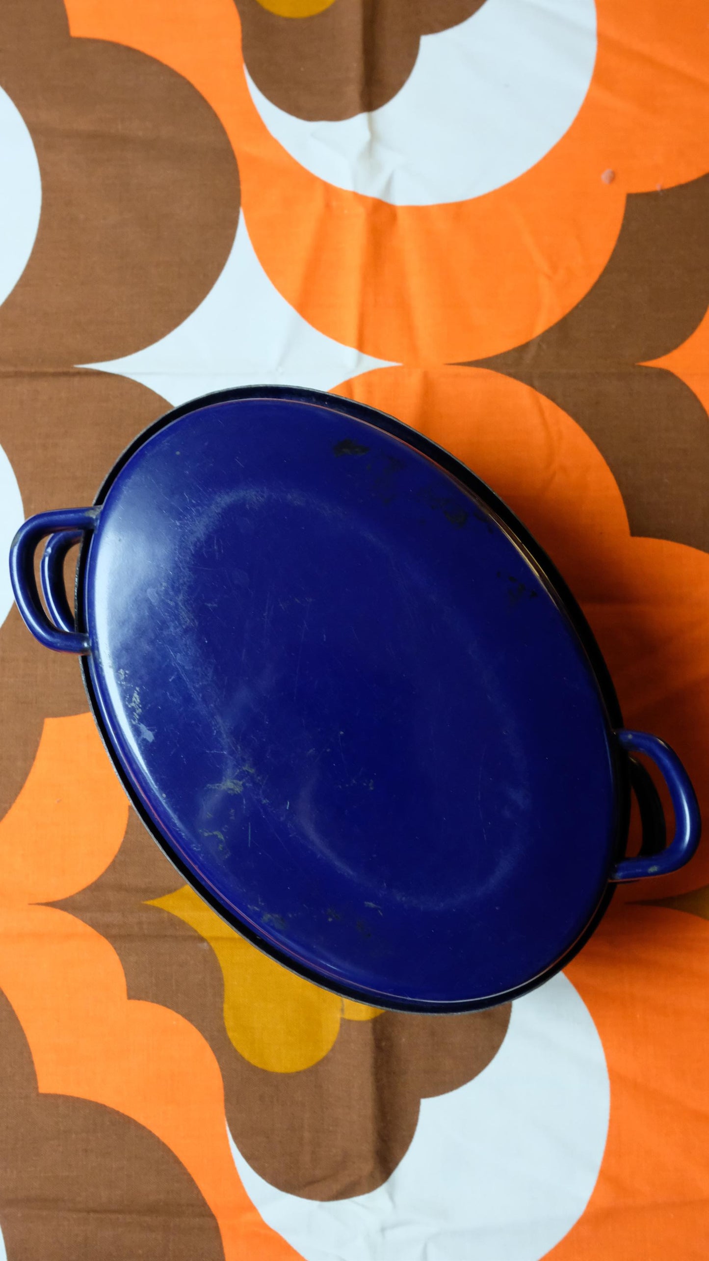 Grande cocotte ovale émaillée motifs années 70