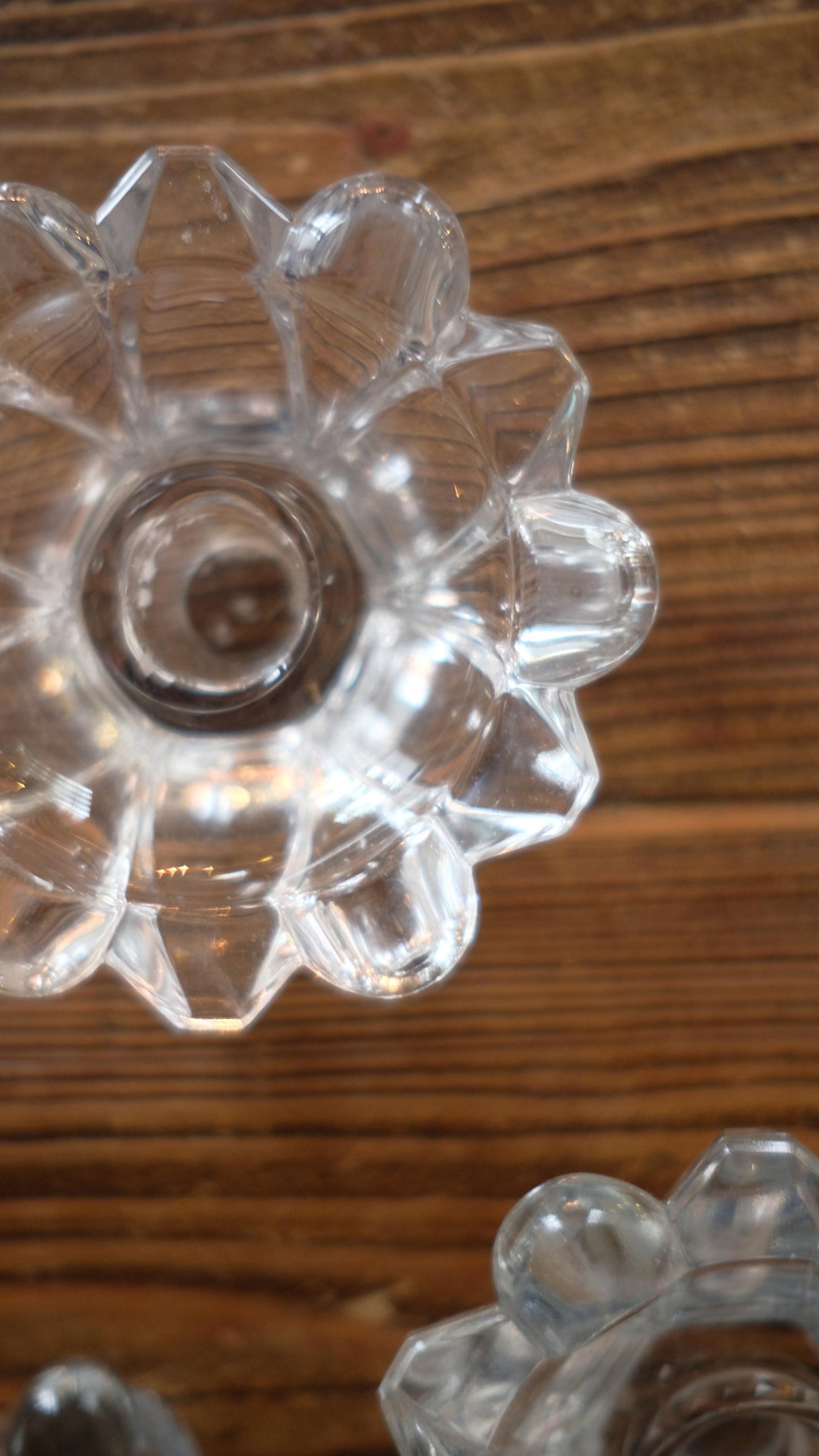 Lot de trois bougeoirs vintage en forme de fleurs