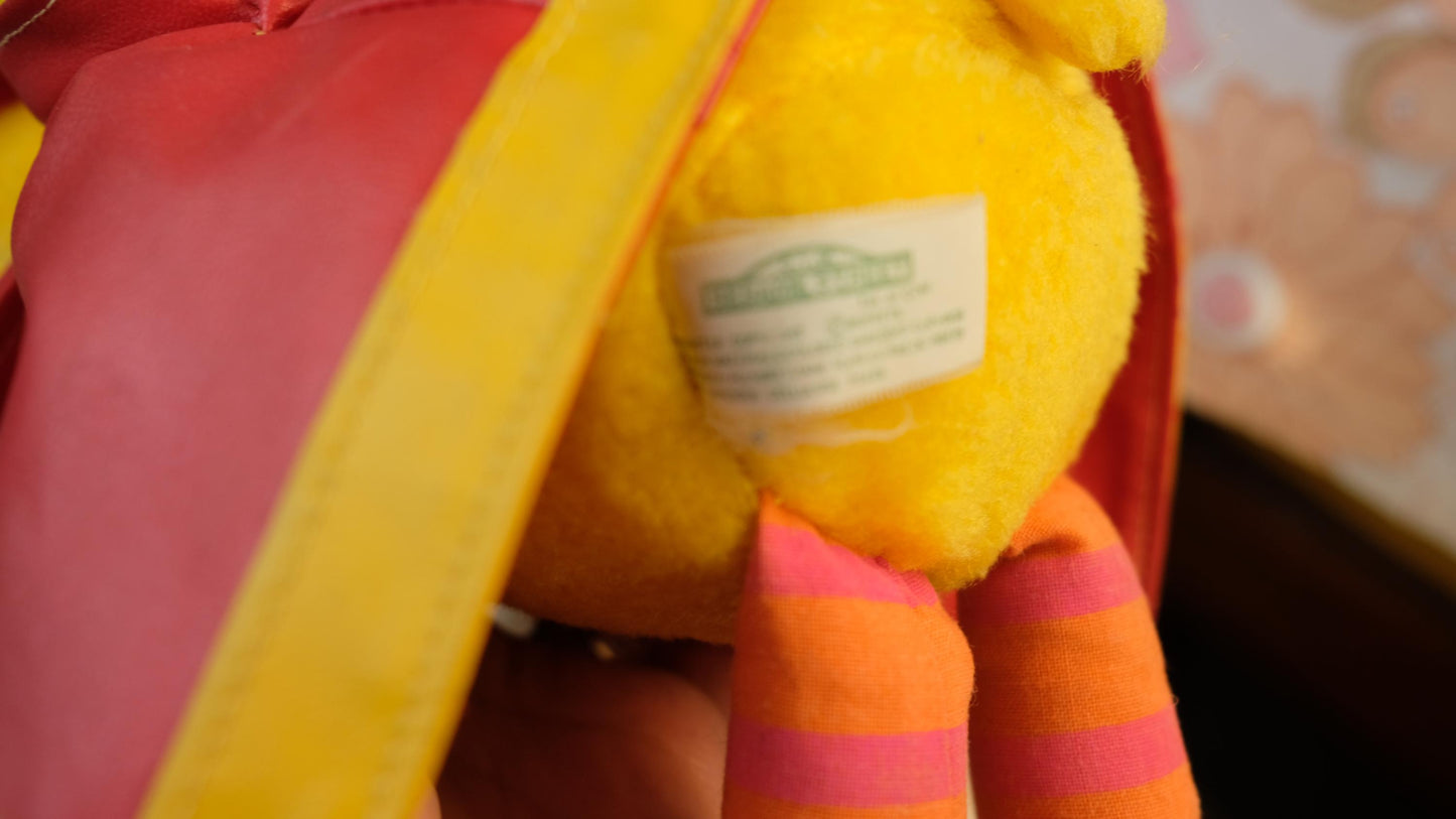 Peluche big bird de sésame street en habit de pompier