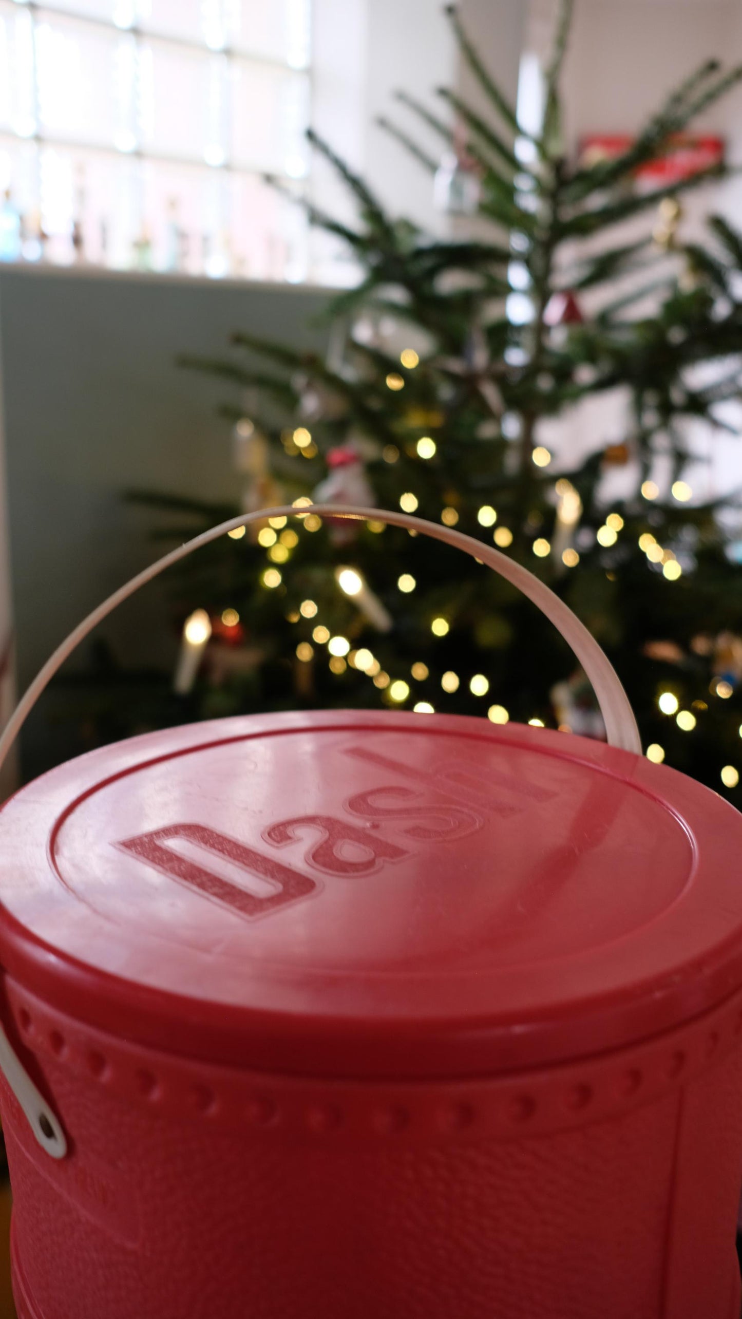 Baril de lessive publicitaire en forme de botte de père noël