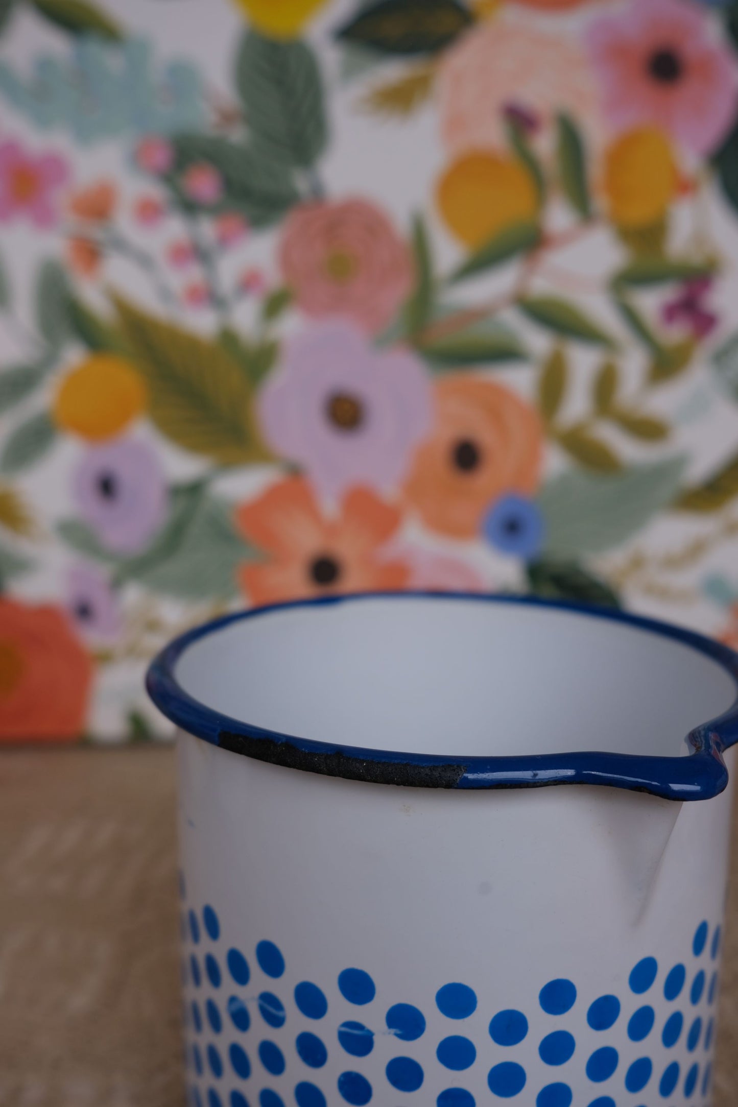 Pichet et tasses en tôle émaillée