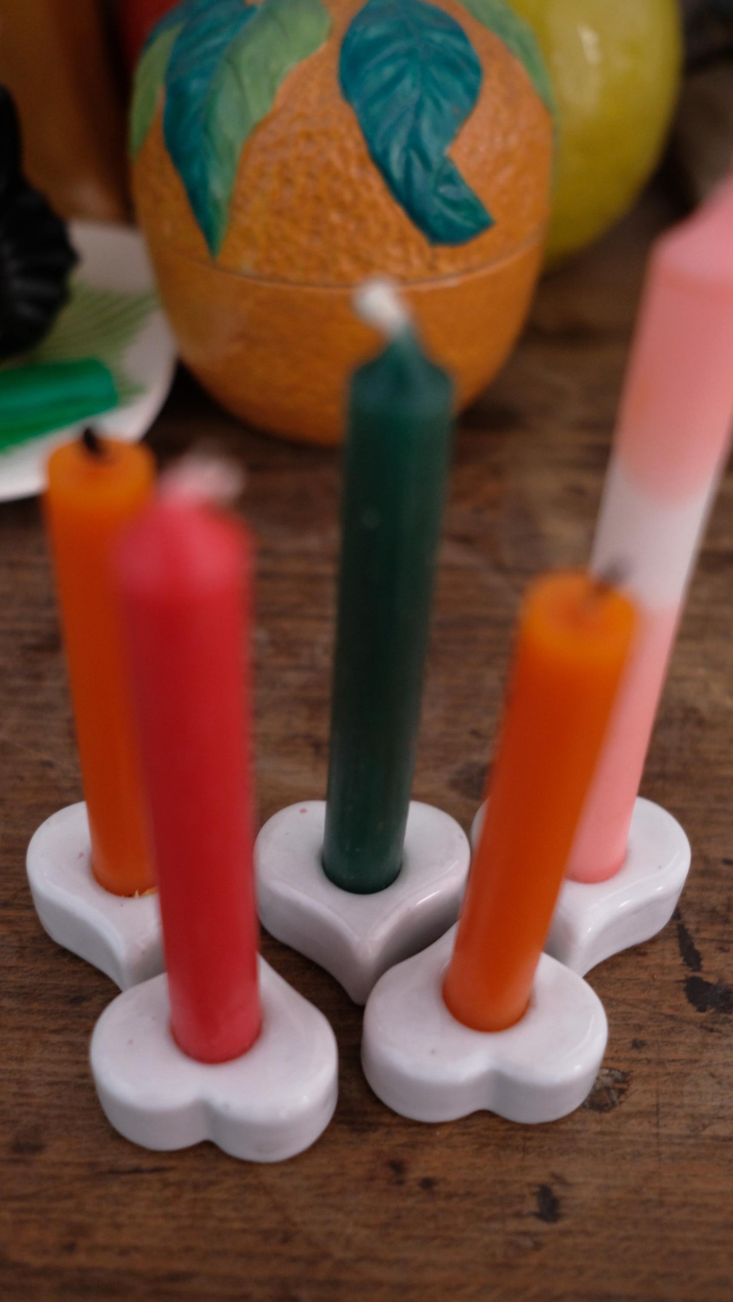 Lot de cinq mini bougeoirs en forme de coeur