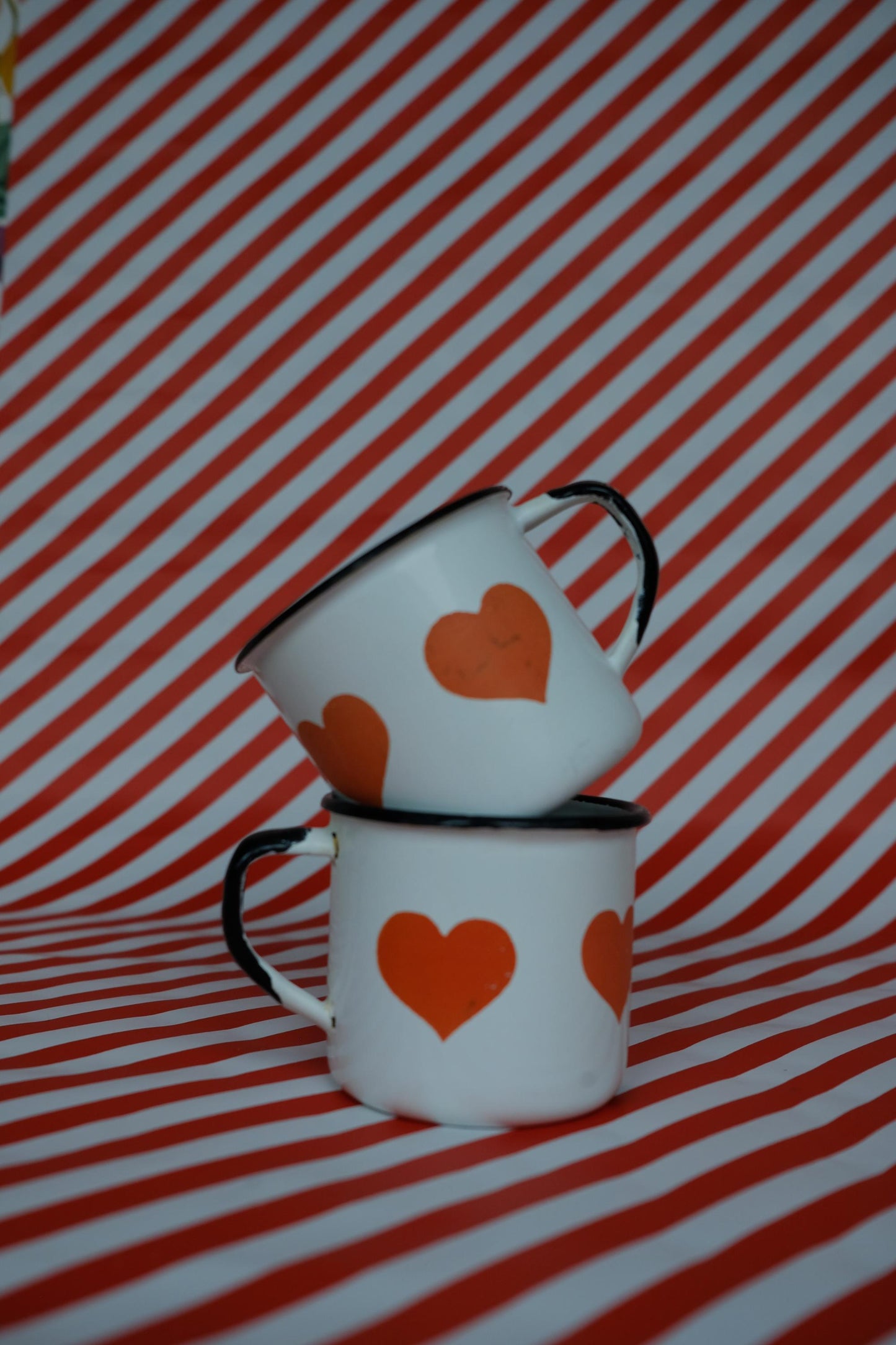 Tasses en tôle émaillée
