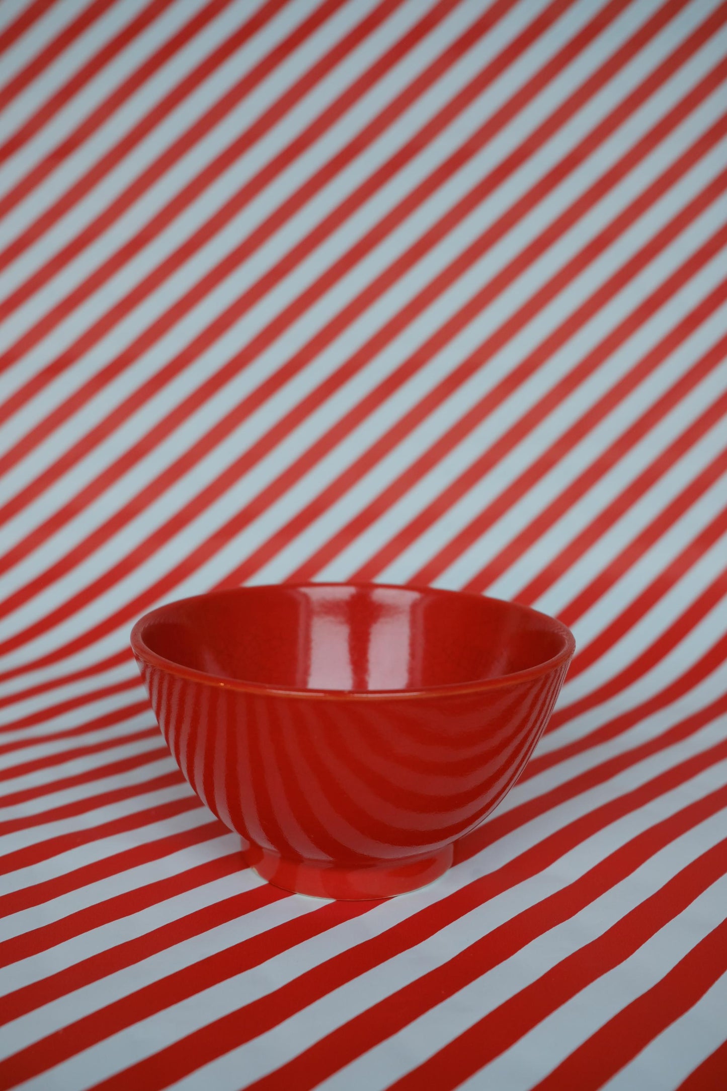 Bols rouges en céramique
