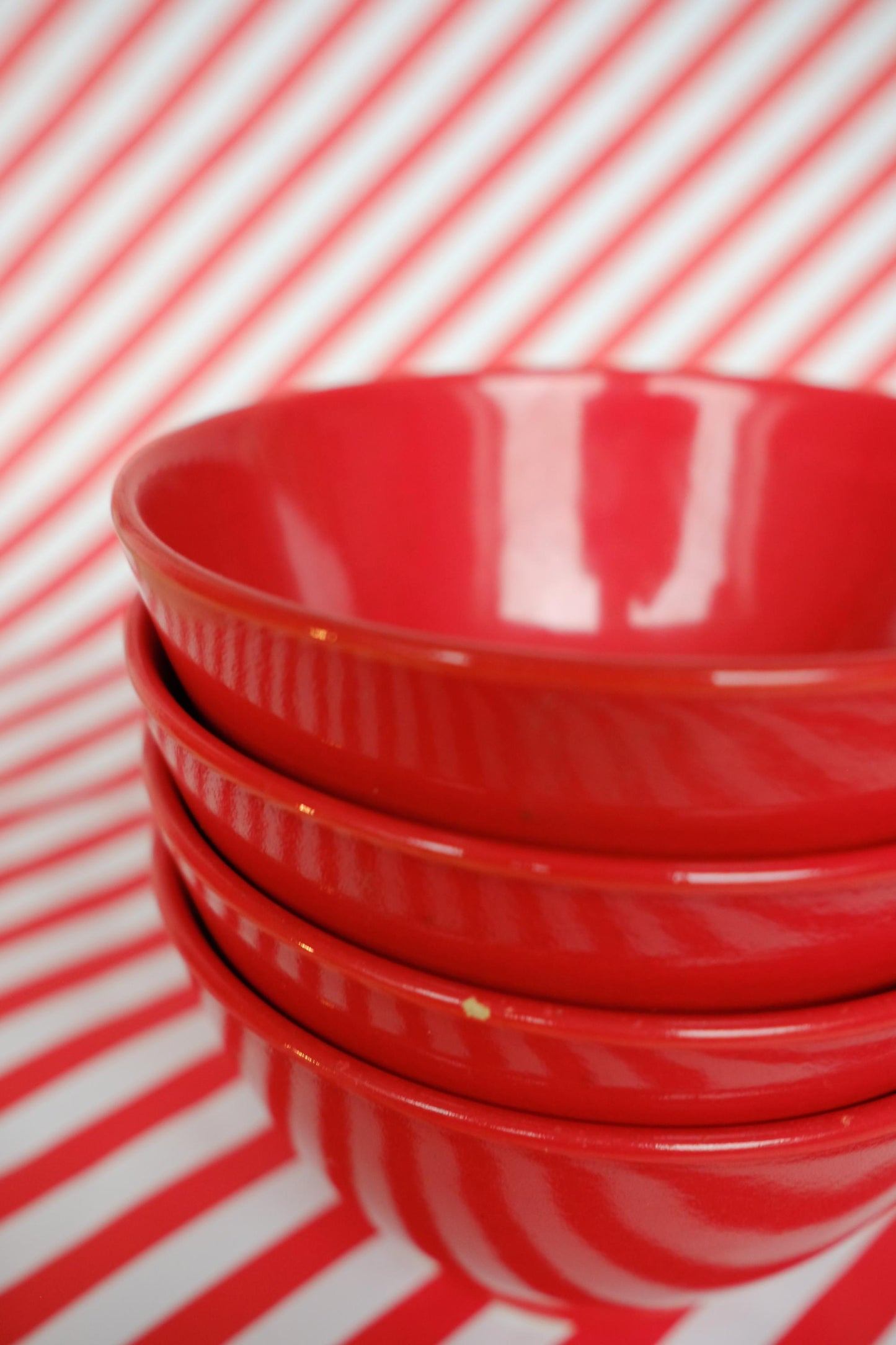Bols rouges en céramique