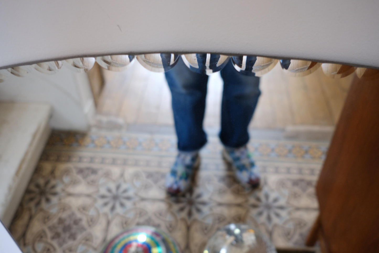 Grand miroir ciselé
