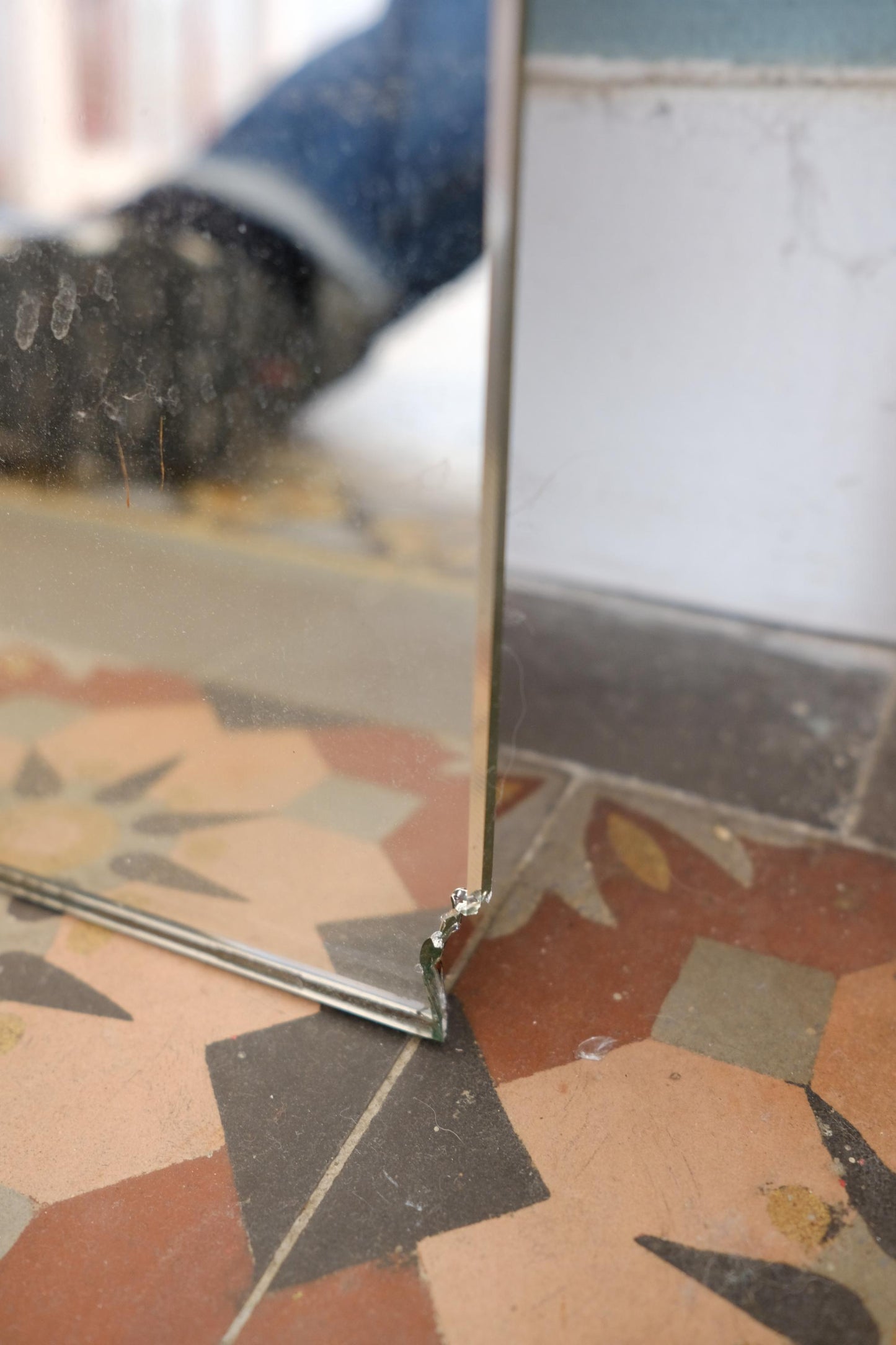 Grand miroir ciselé