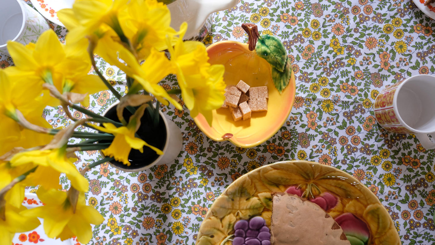 Nappe rectangulaire à fleurs et ses serviettes