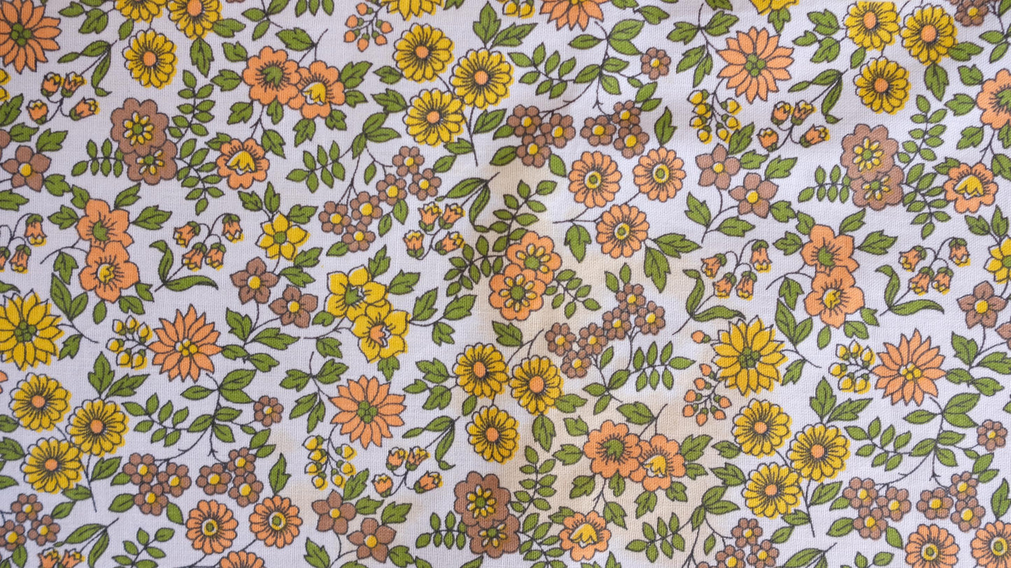 Nappe rectangulaire à fleurs et ses serviettes