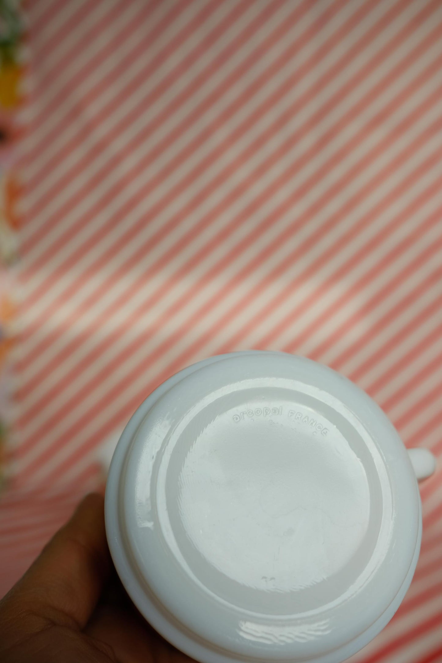 Tasses à fleurs en arcopal