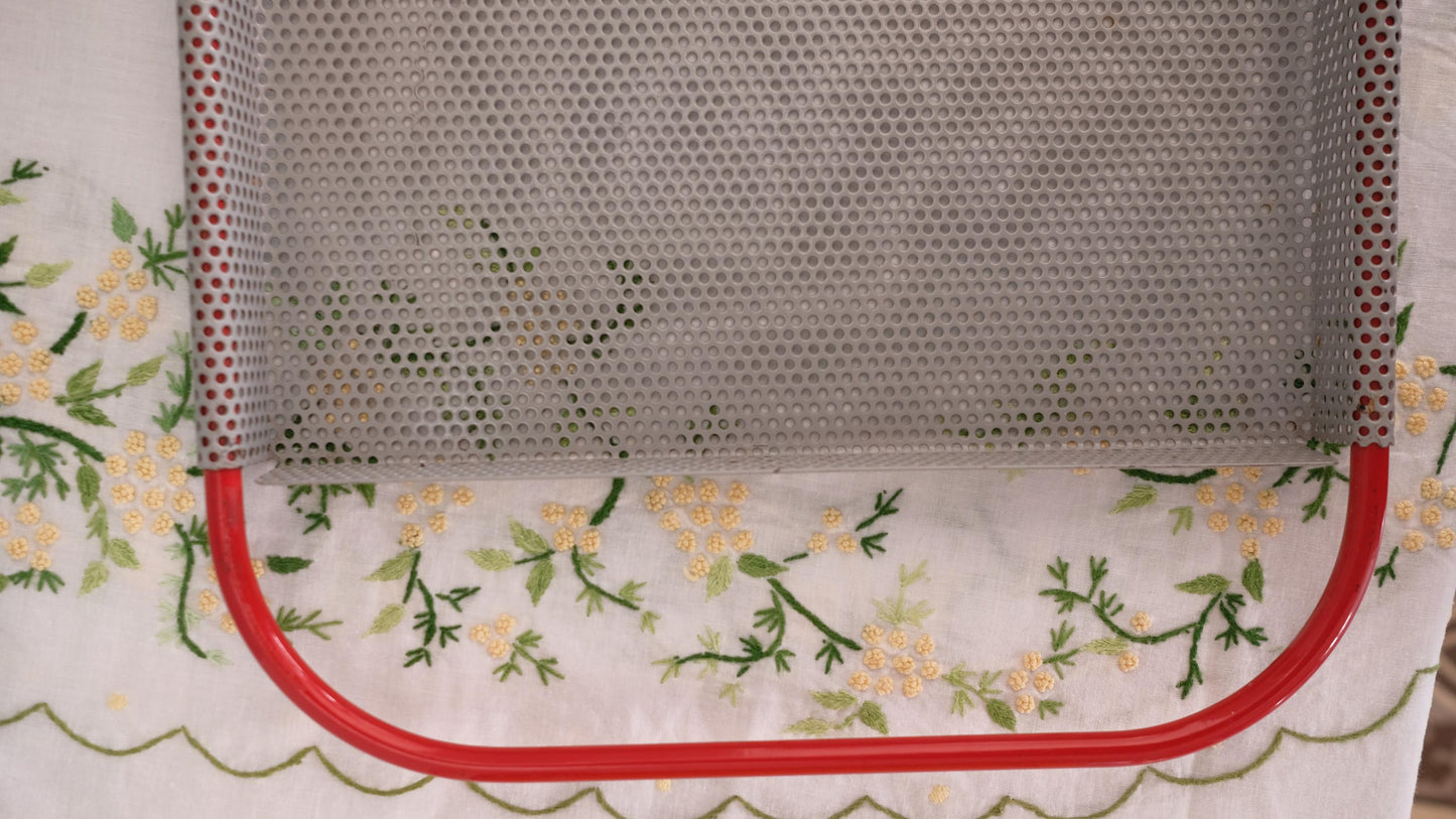 Plateau de service vintage en métal perforé