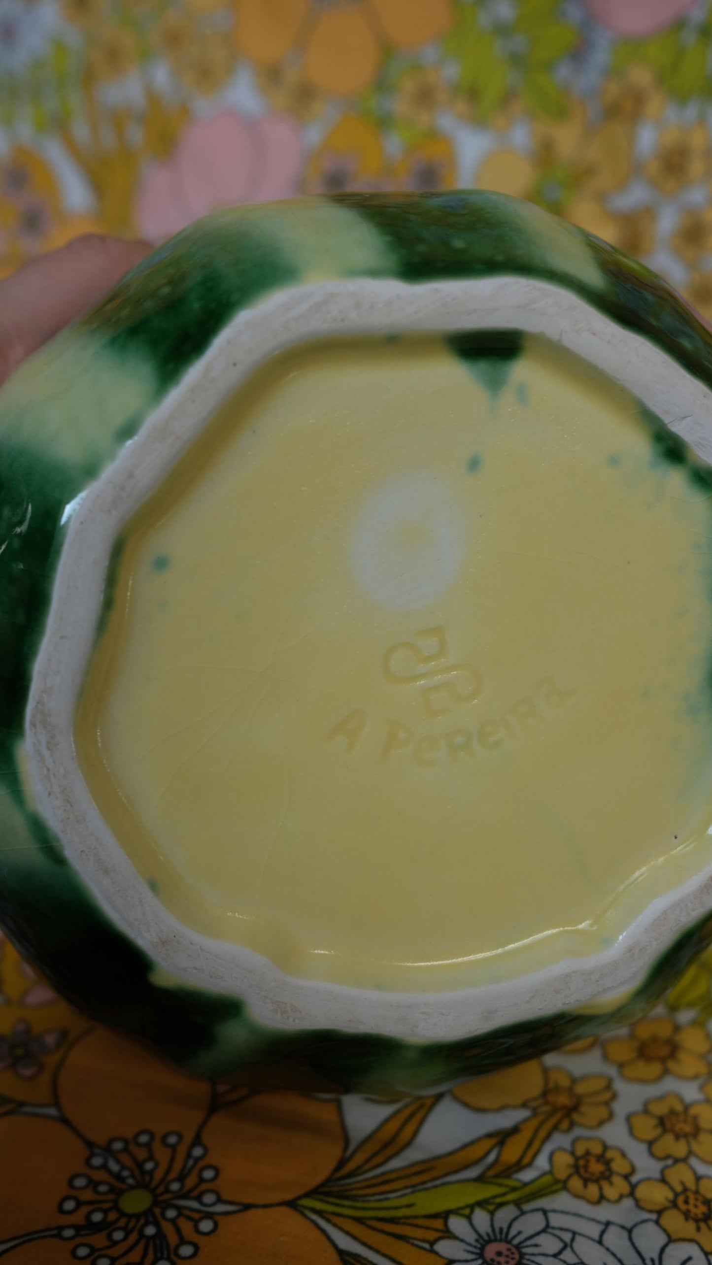 Soupière en barbotine en forme de courge made in Portugal