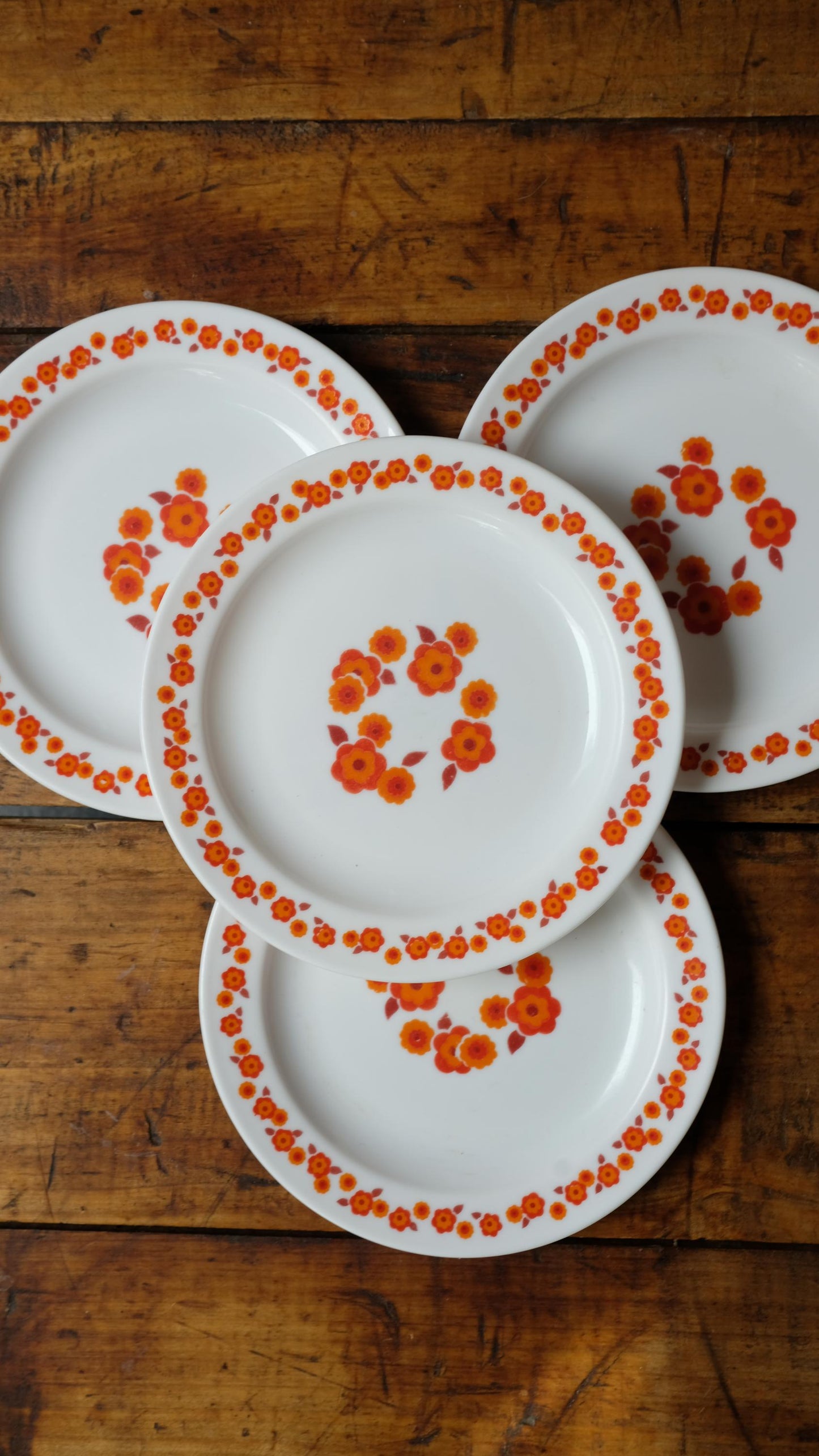 Assiettes à dessert en arcopal modèle lotus