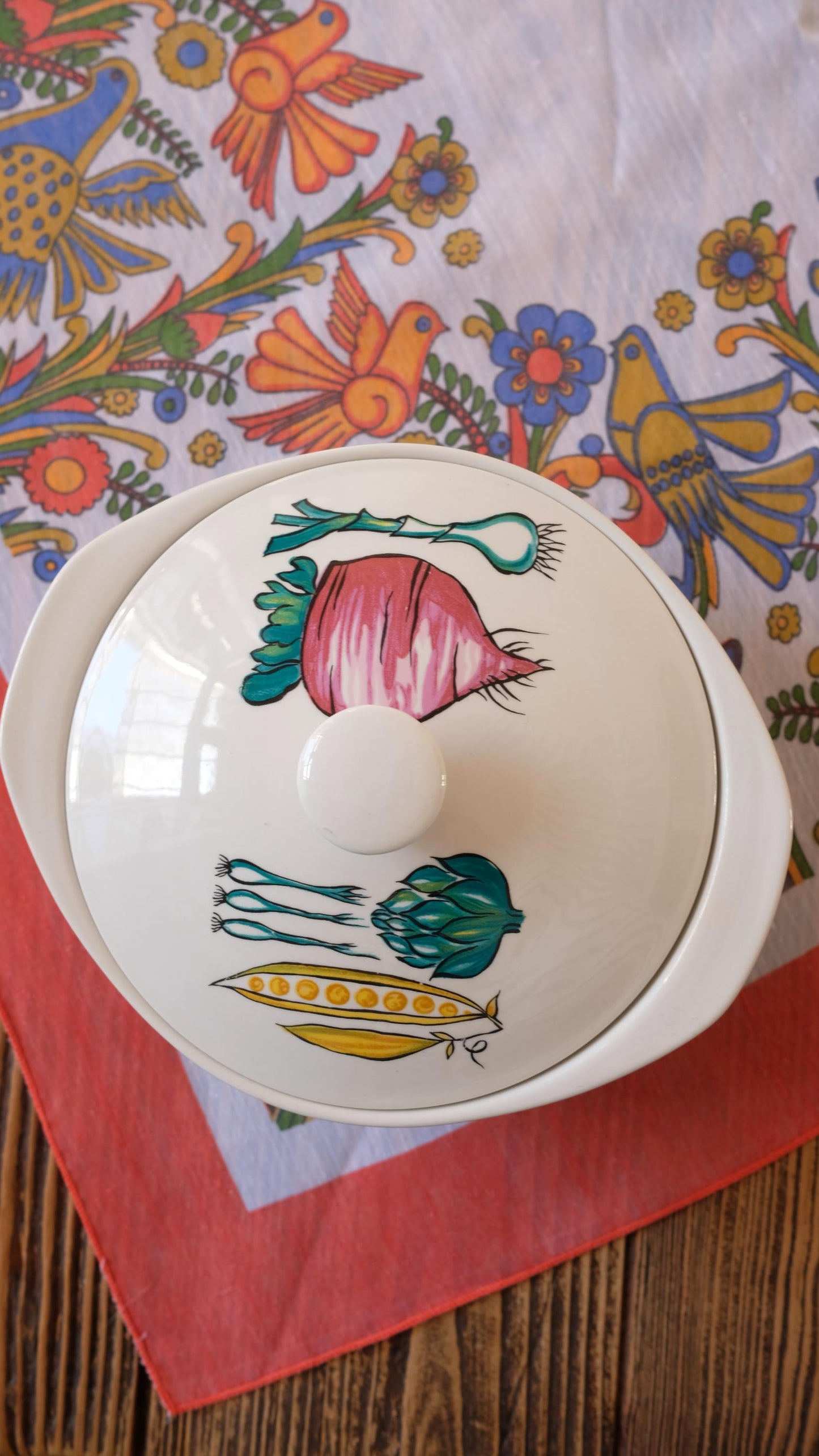 Cocotte en céramique motifs légumes, Villeroy&Boch années 60