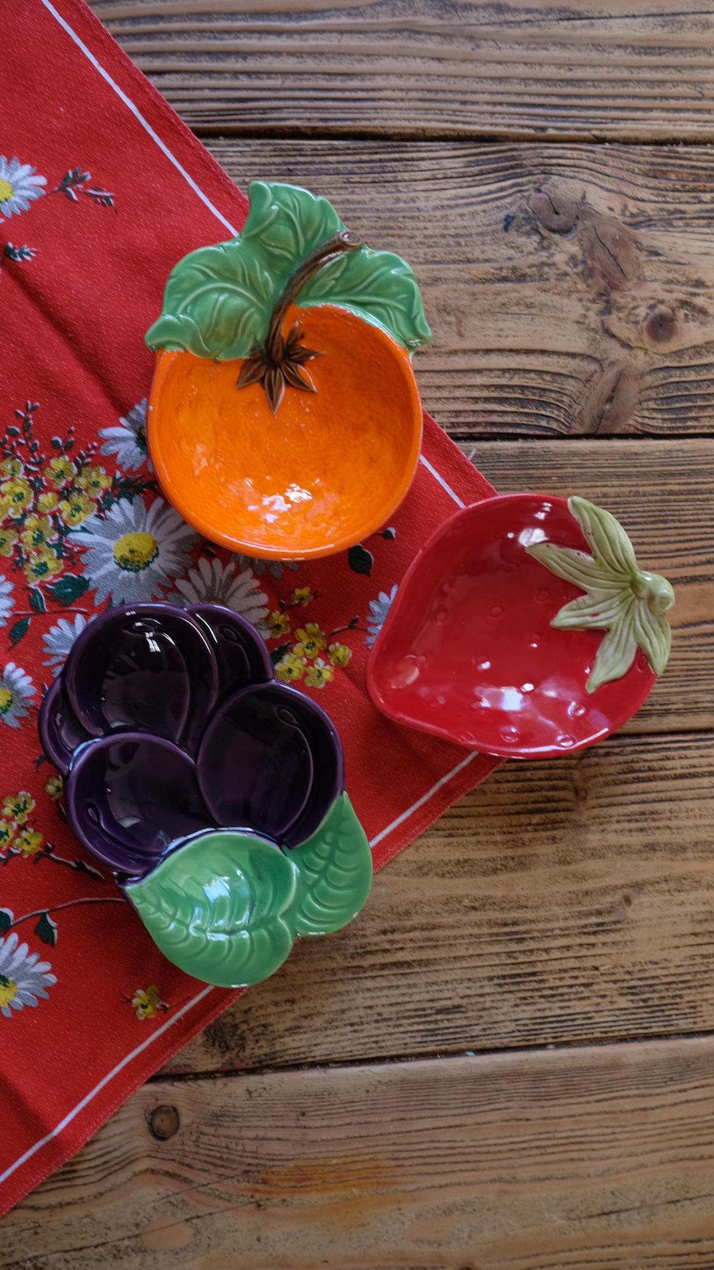 Ravier prune made in Japan en barbotine
