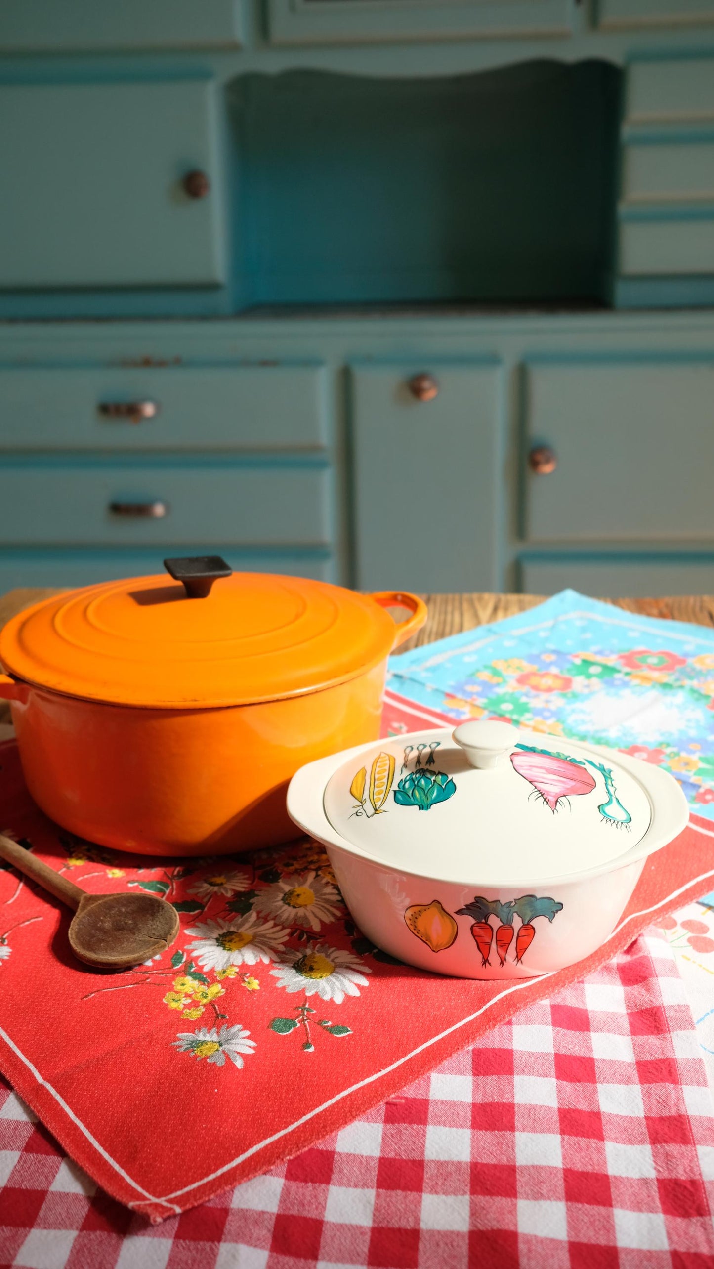 Cocotte en céramique motifs légumes, Villeroy&Boch années 60
