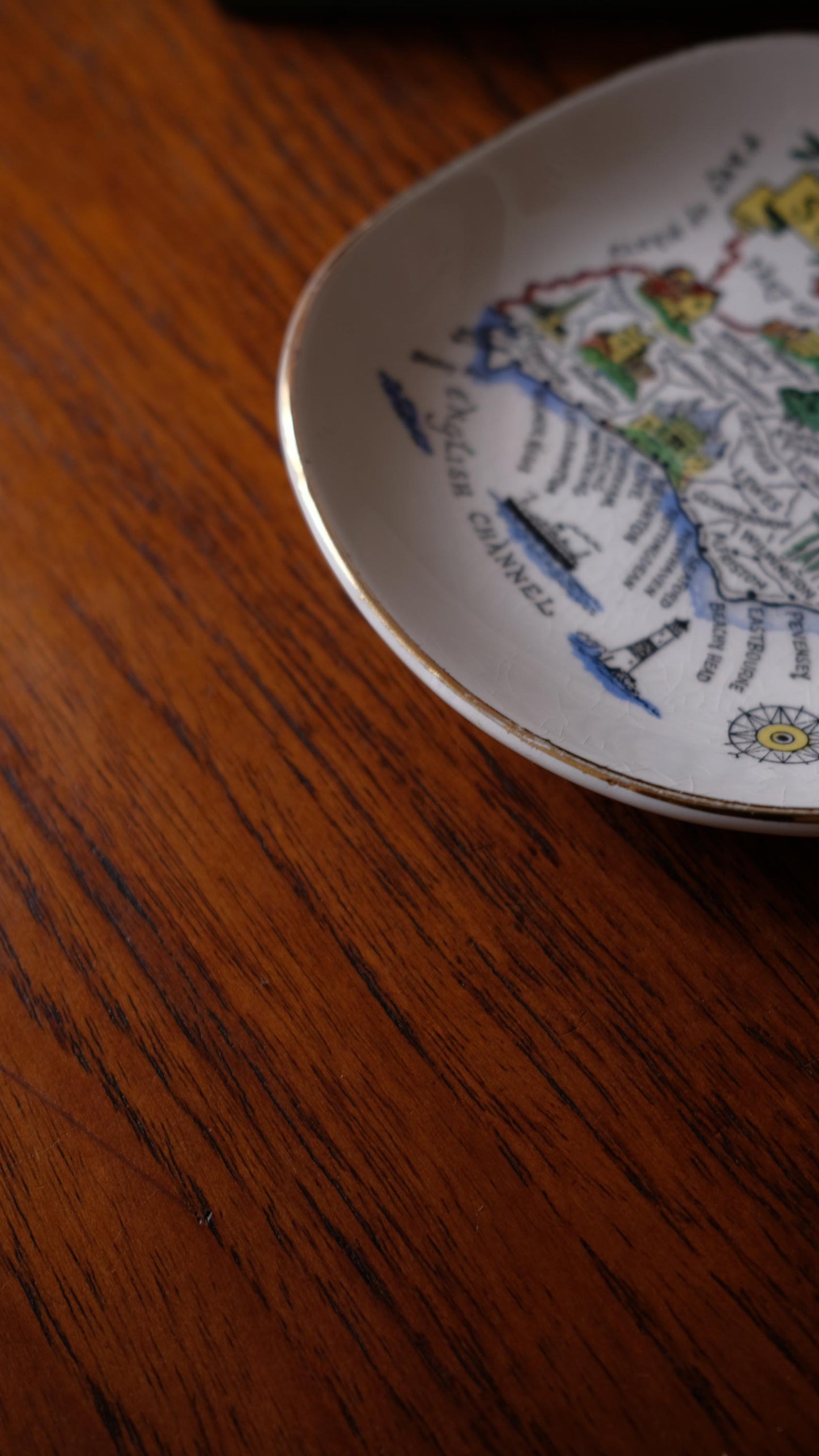 Vide-poches/cendrier vintage touristique du Sussex Falcon ware en céramique
