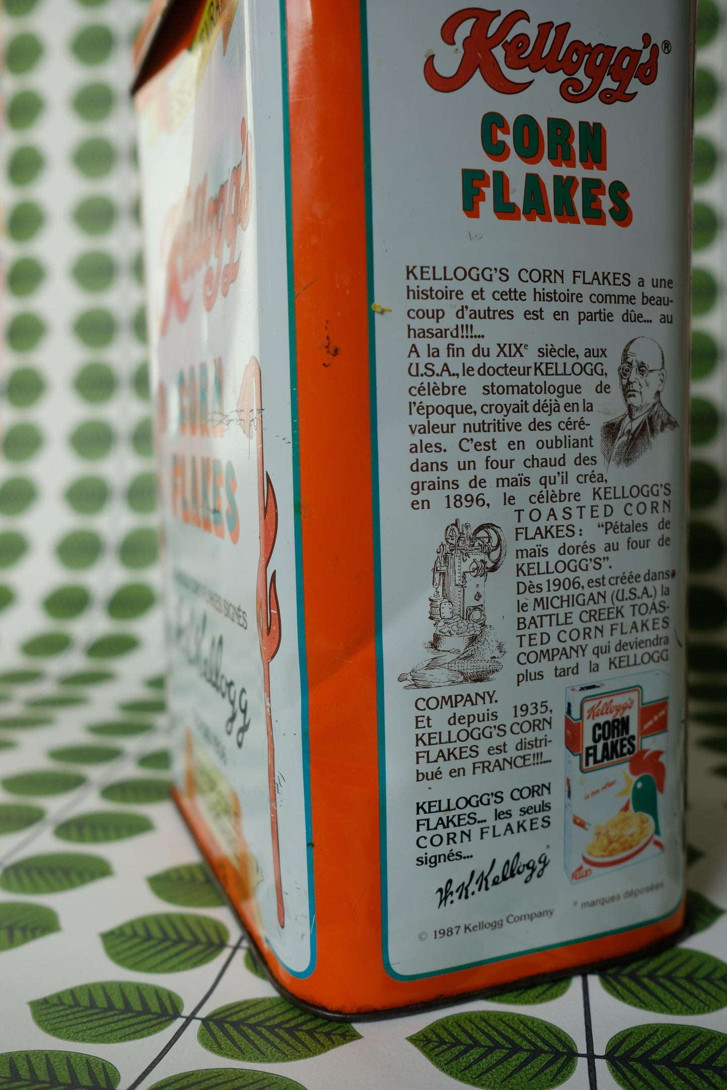 Boîte de kellog's corn flakes en métal