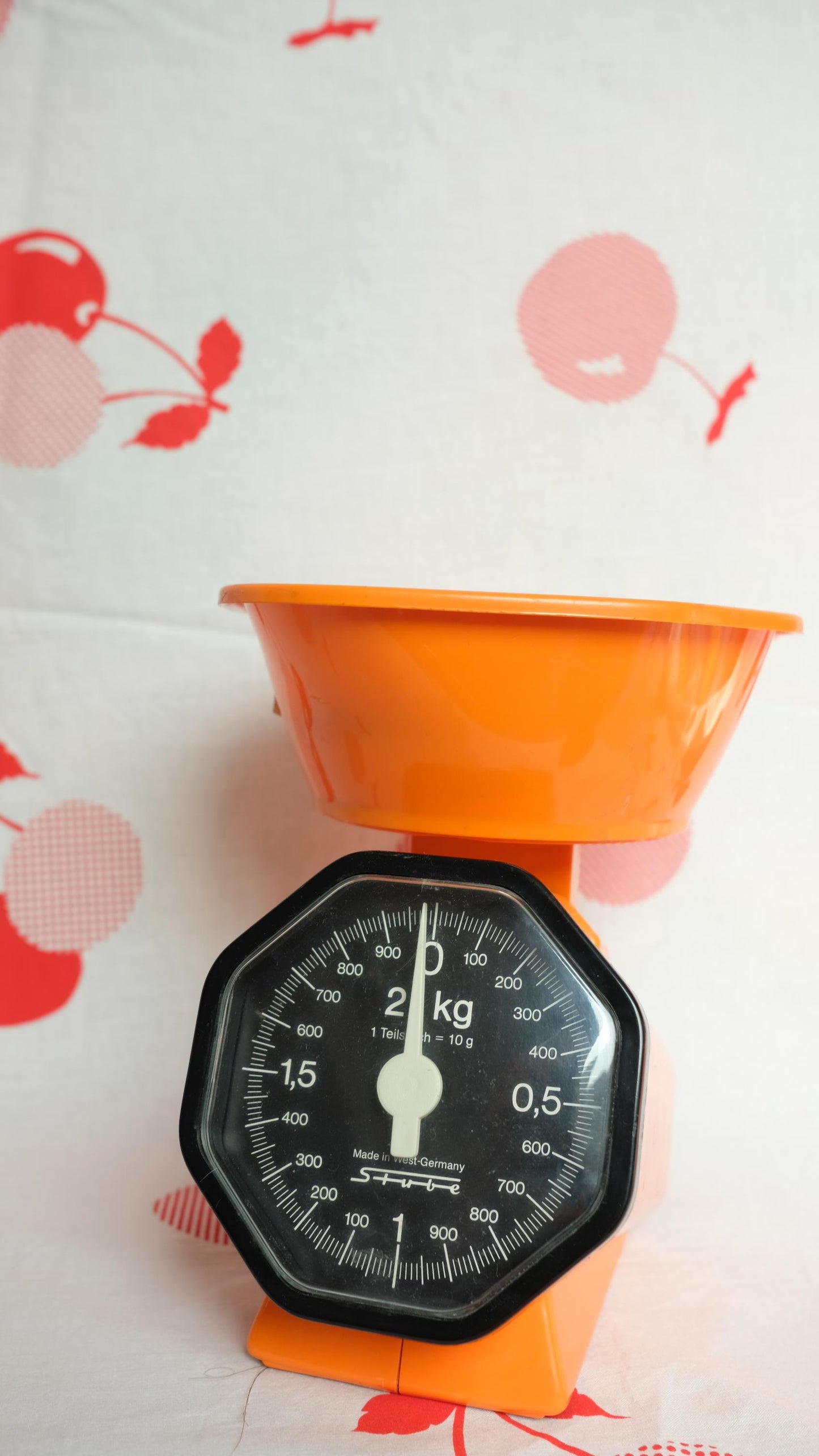 Balance de cuisine Stube en plastique, made in West Germany, années 70