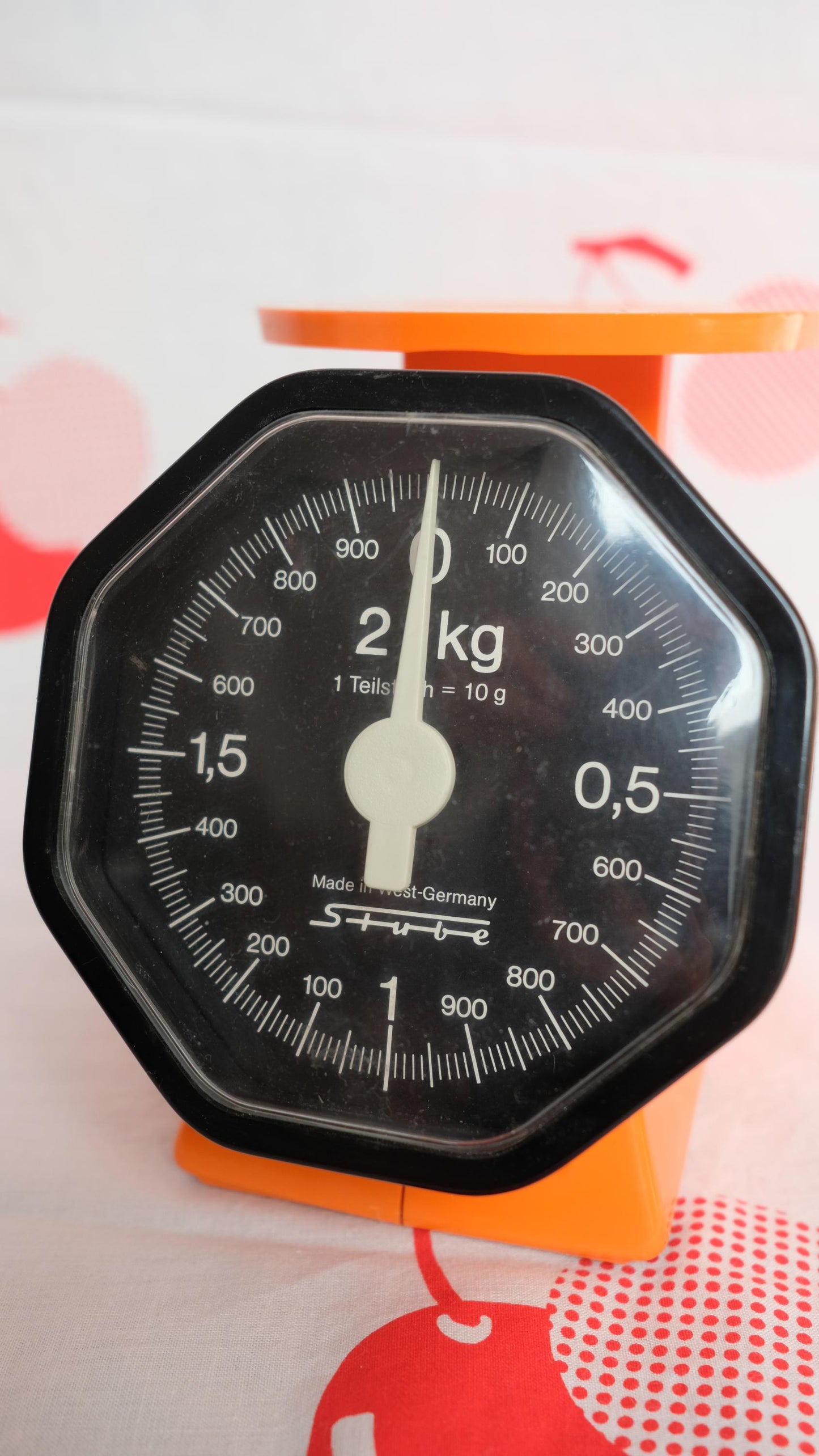Balance de cuisine Stube en plastique, made in West Germany, années 70