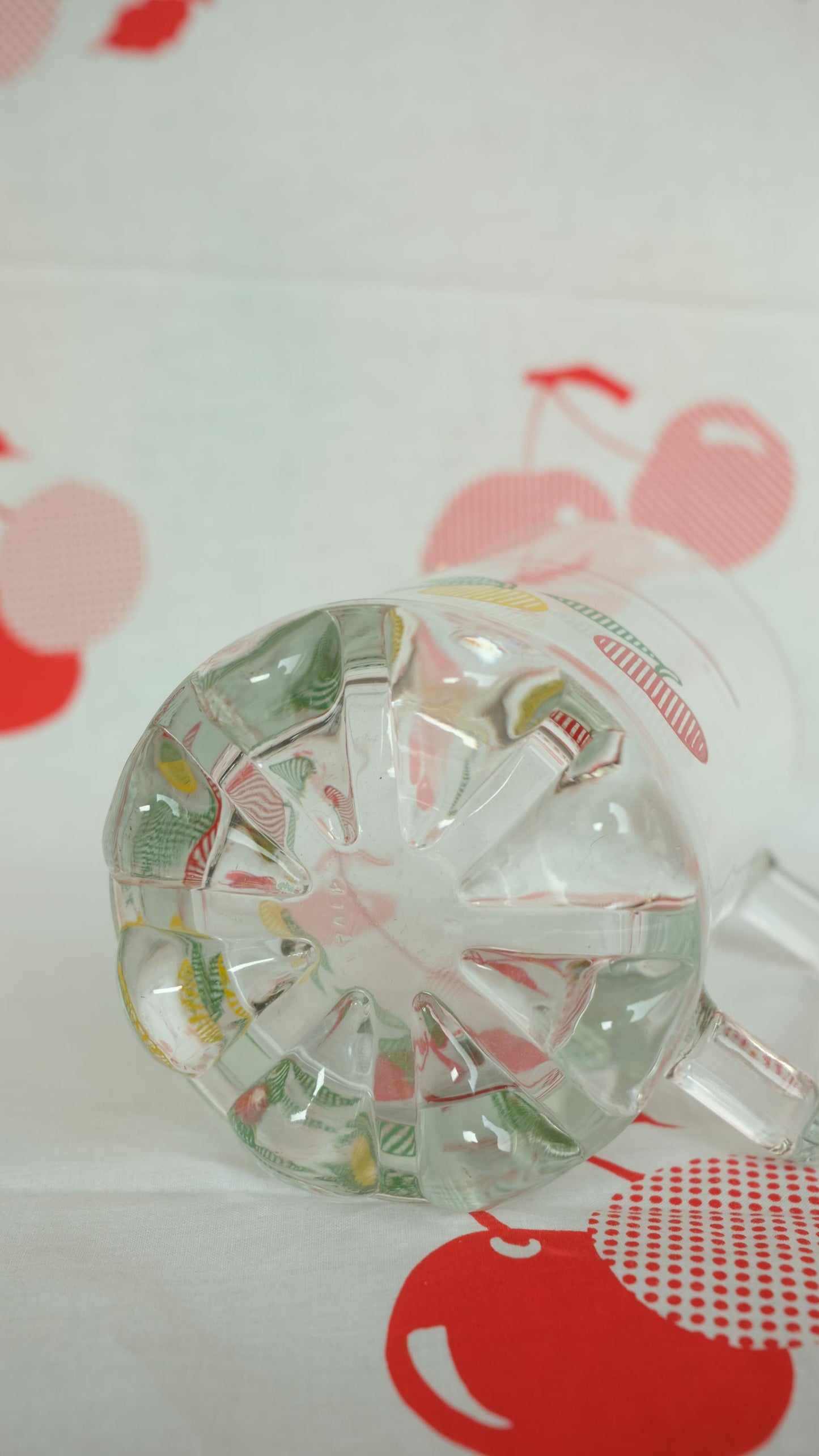 Pichet en verre motifs fruits, années 80