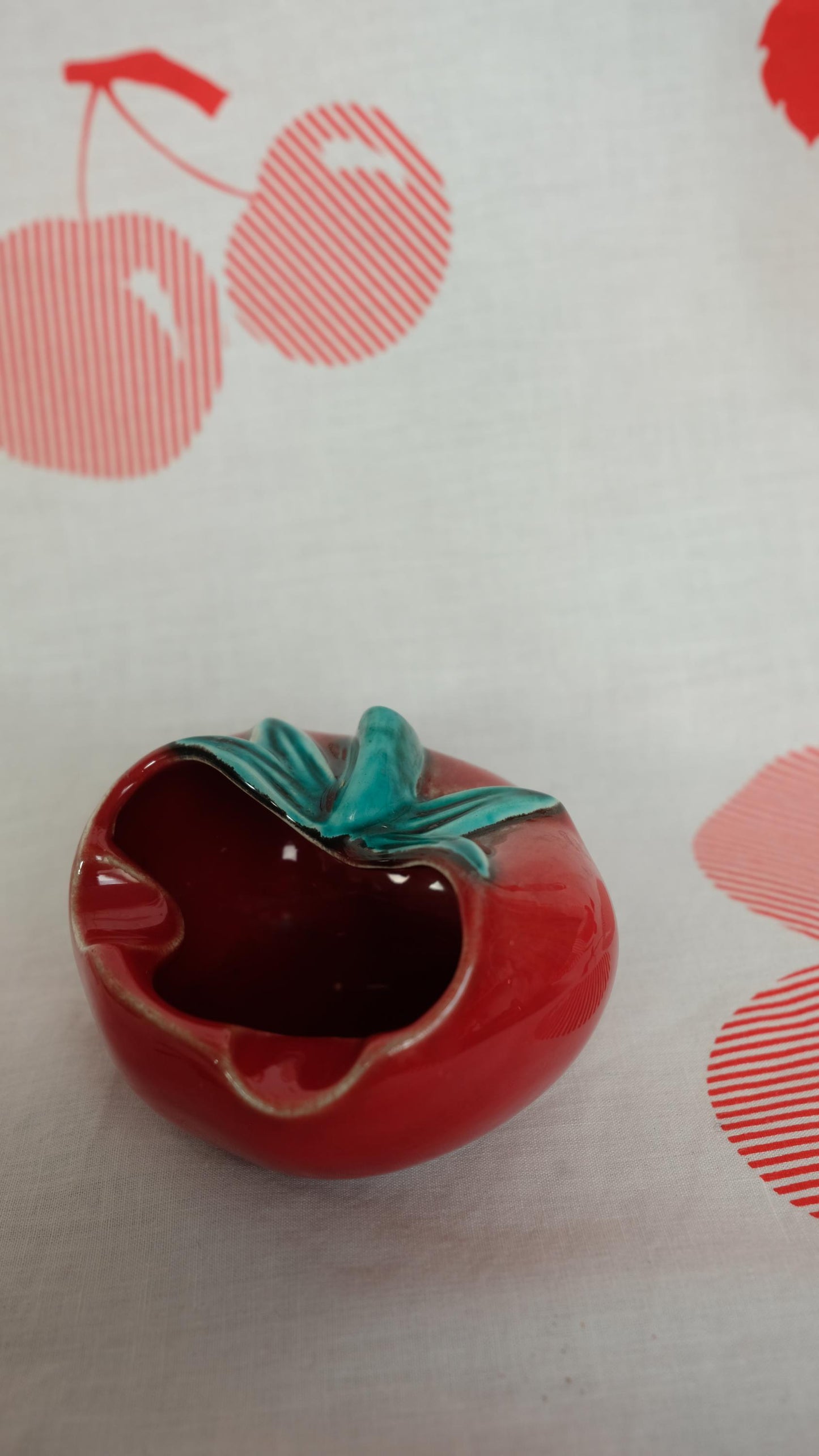 Main à sel tomate en céramique