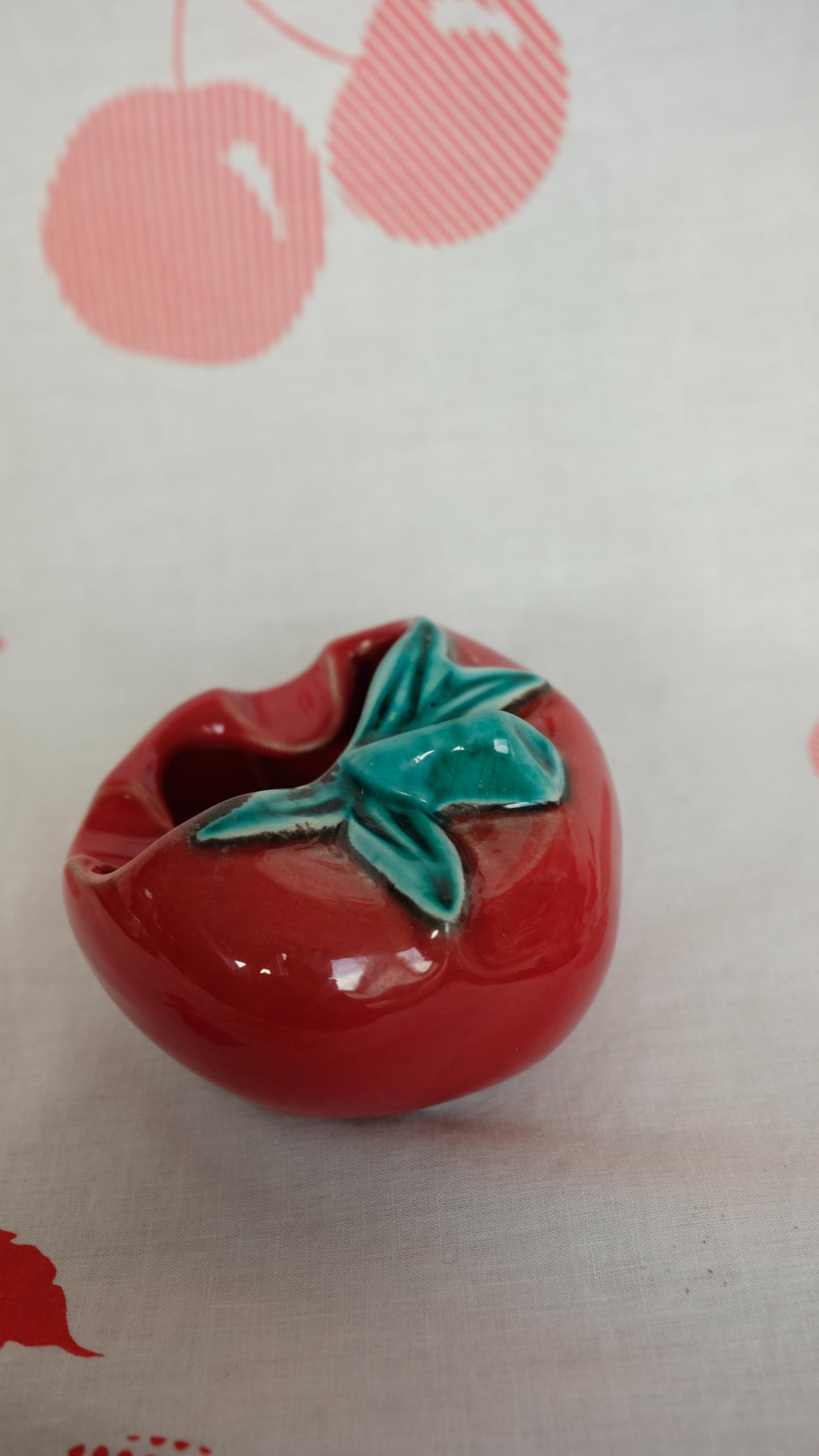 Main à sel tomate en céramique