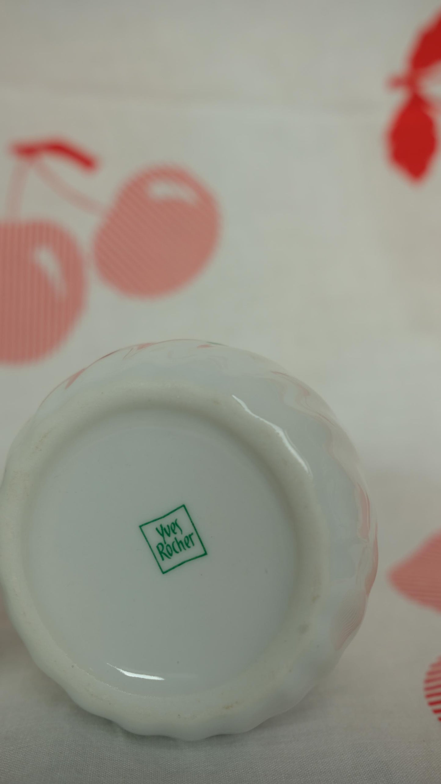 Petits pots en porcelaine, motif fraises, Yves Rocher, années 80