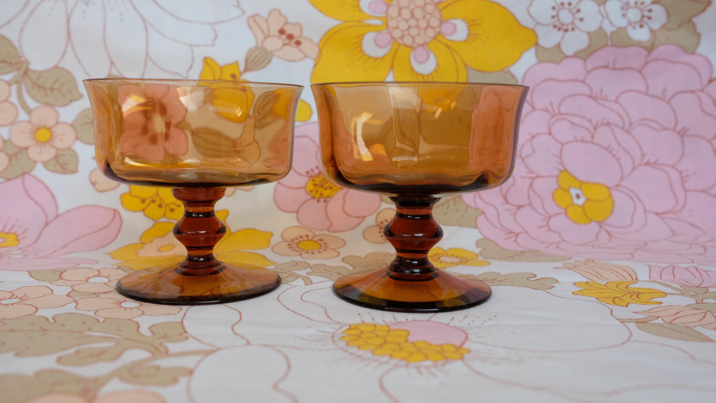 Verres à pied ambrés