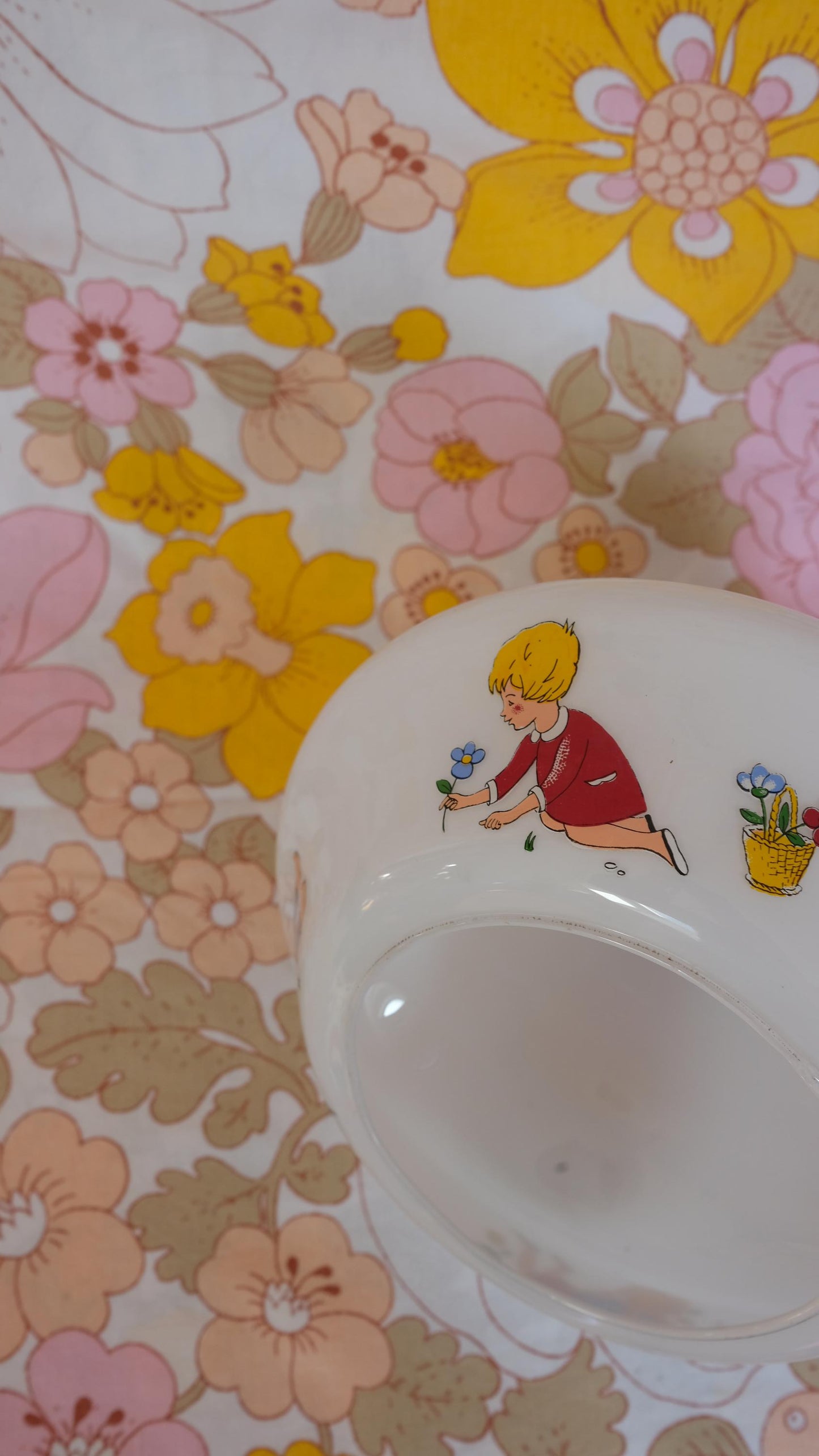 Plafonnier cloche en opaline, années 70