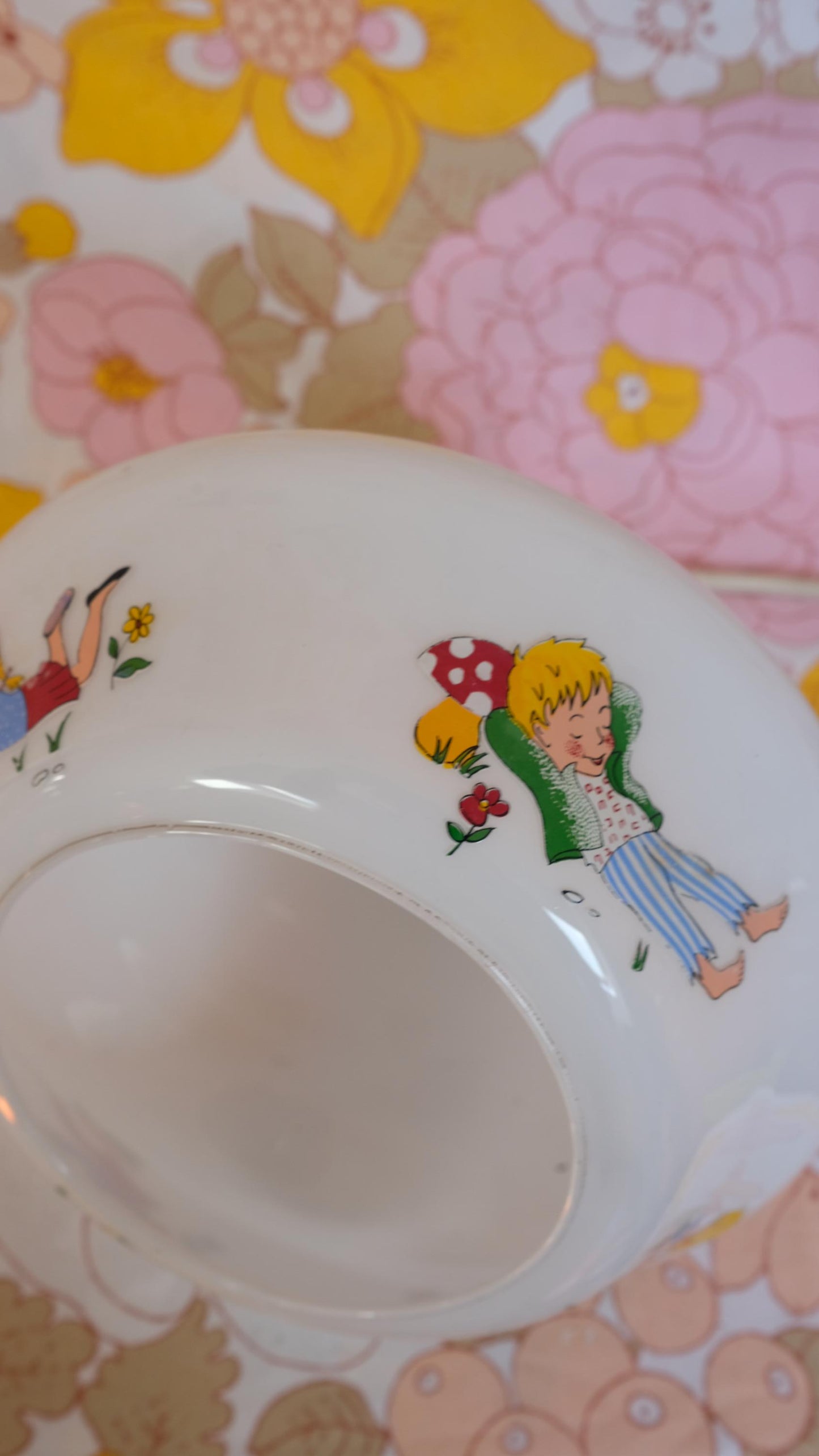 Plafonnier cloche en opaline, années 70