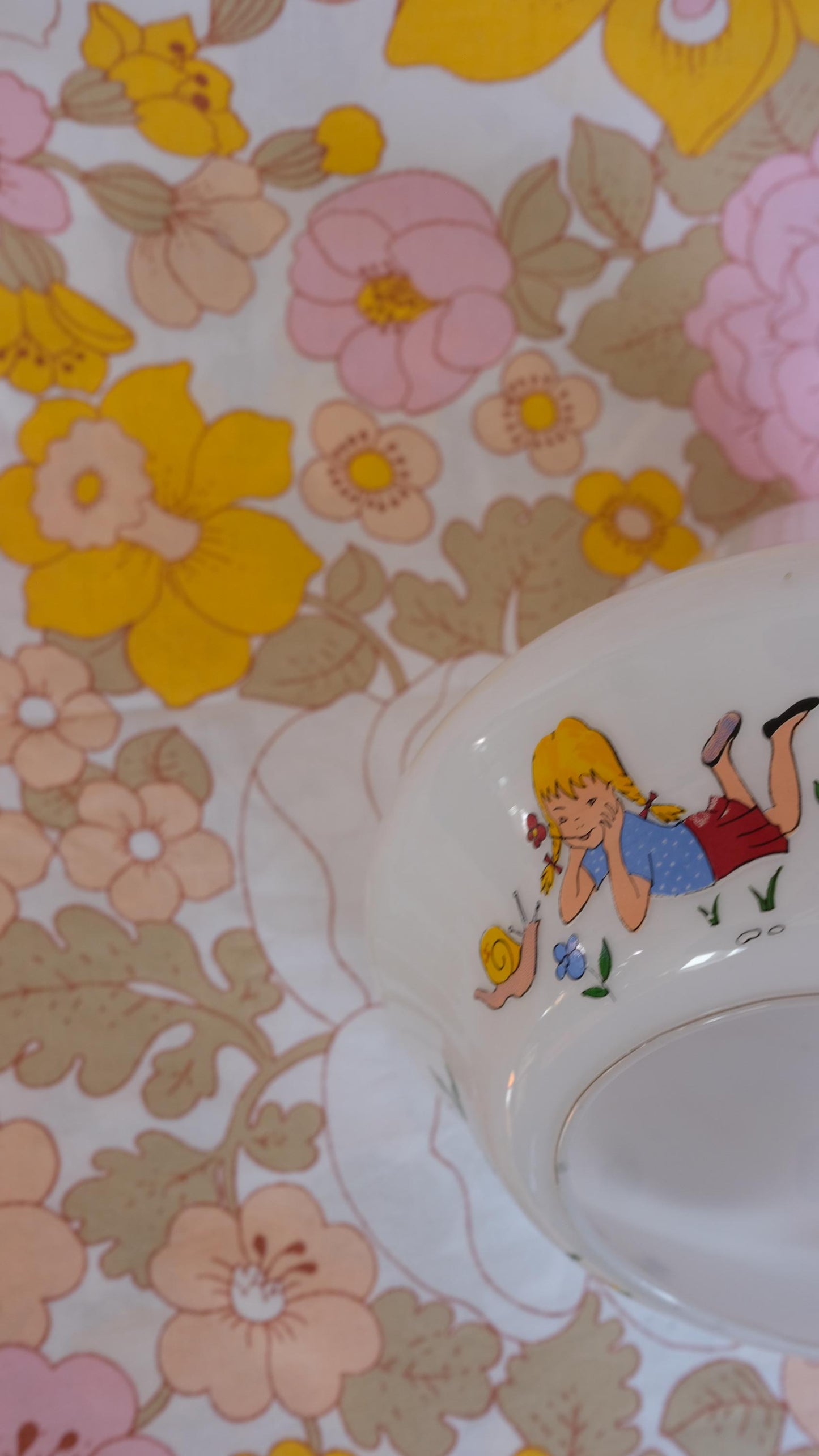 Plafonnier cloche en opaline, années 70