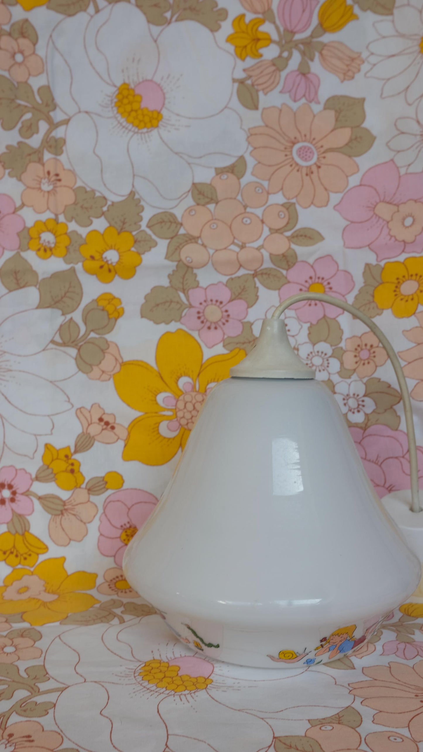 Plafonnier cloche en opaline, années 70