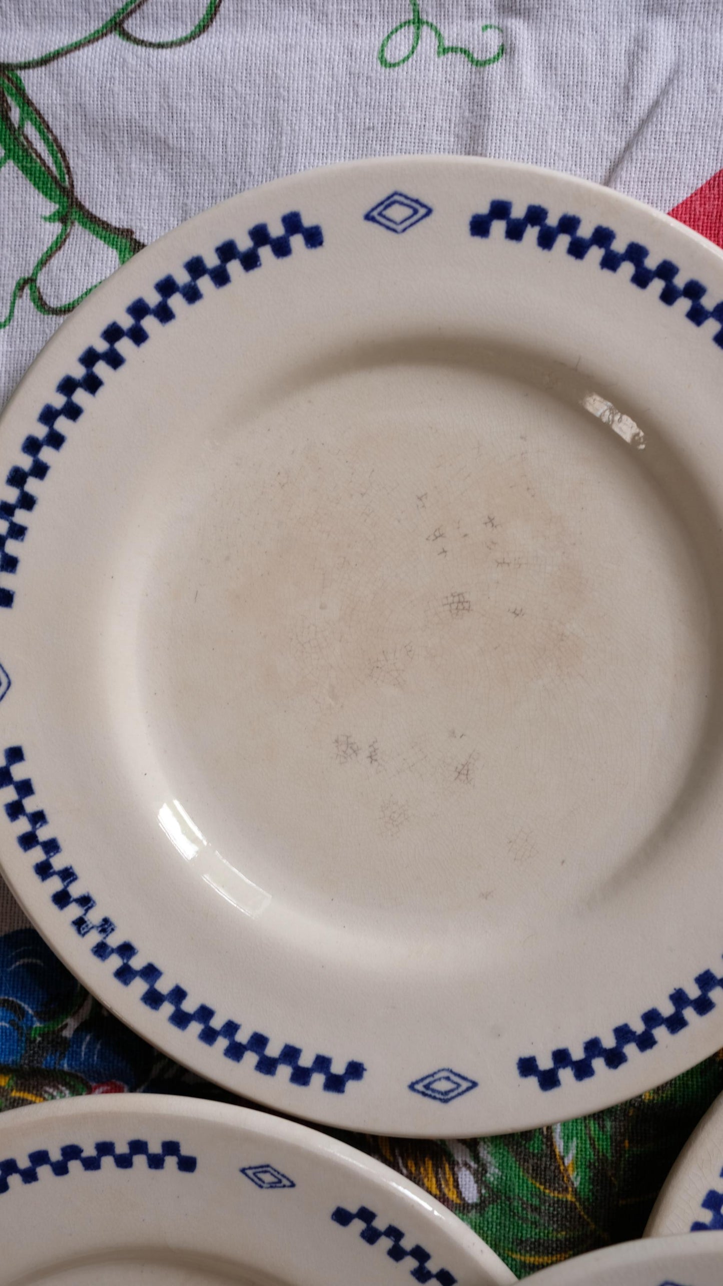 Assiettes à dessert Lustucru fabriquées en Ukraine
