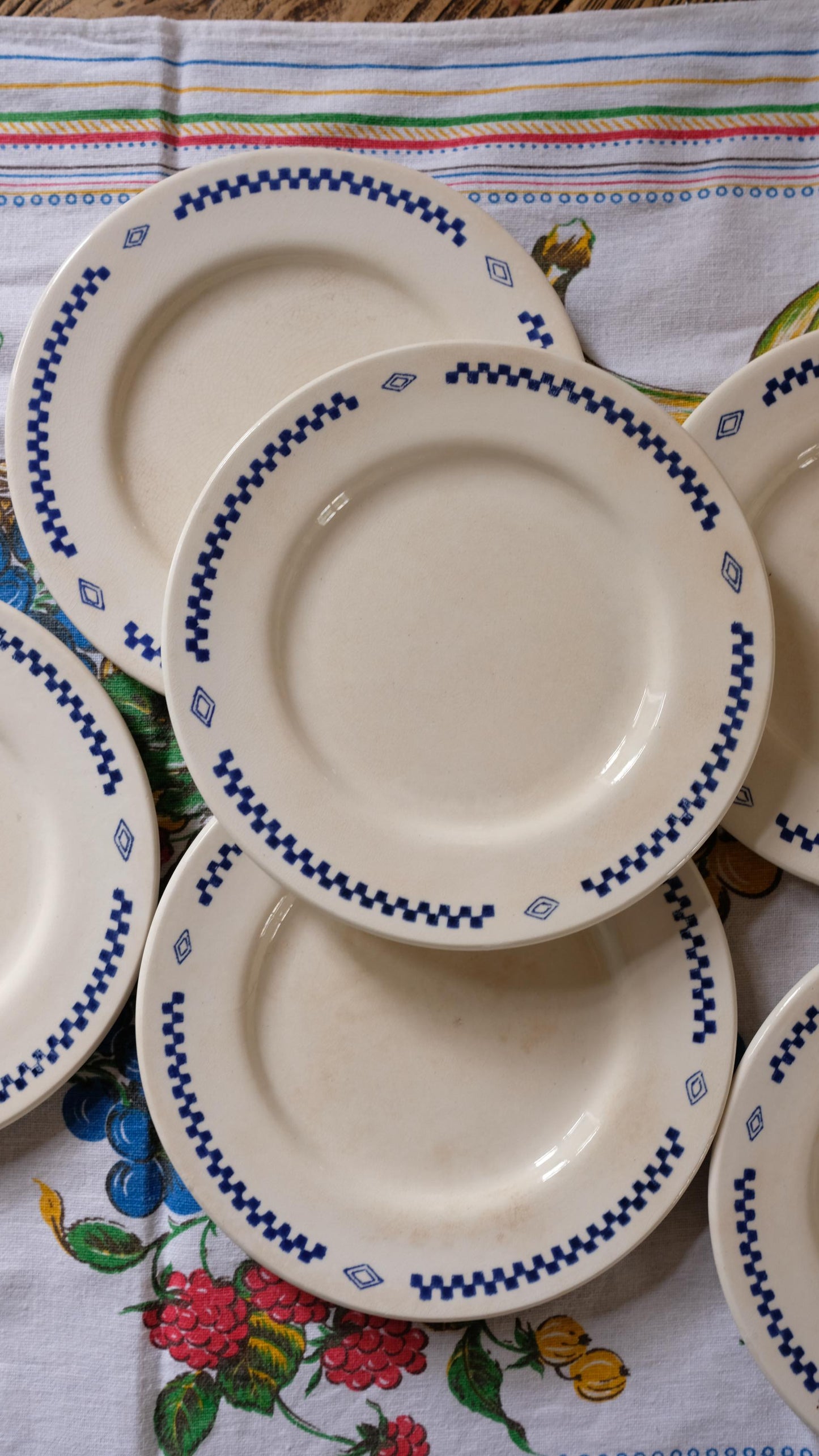 Assiettes à dessert Lustucru fabriquées en Ukraine