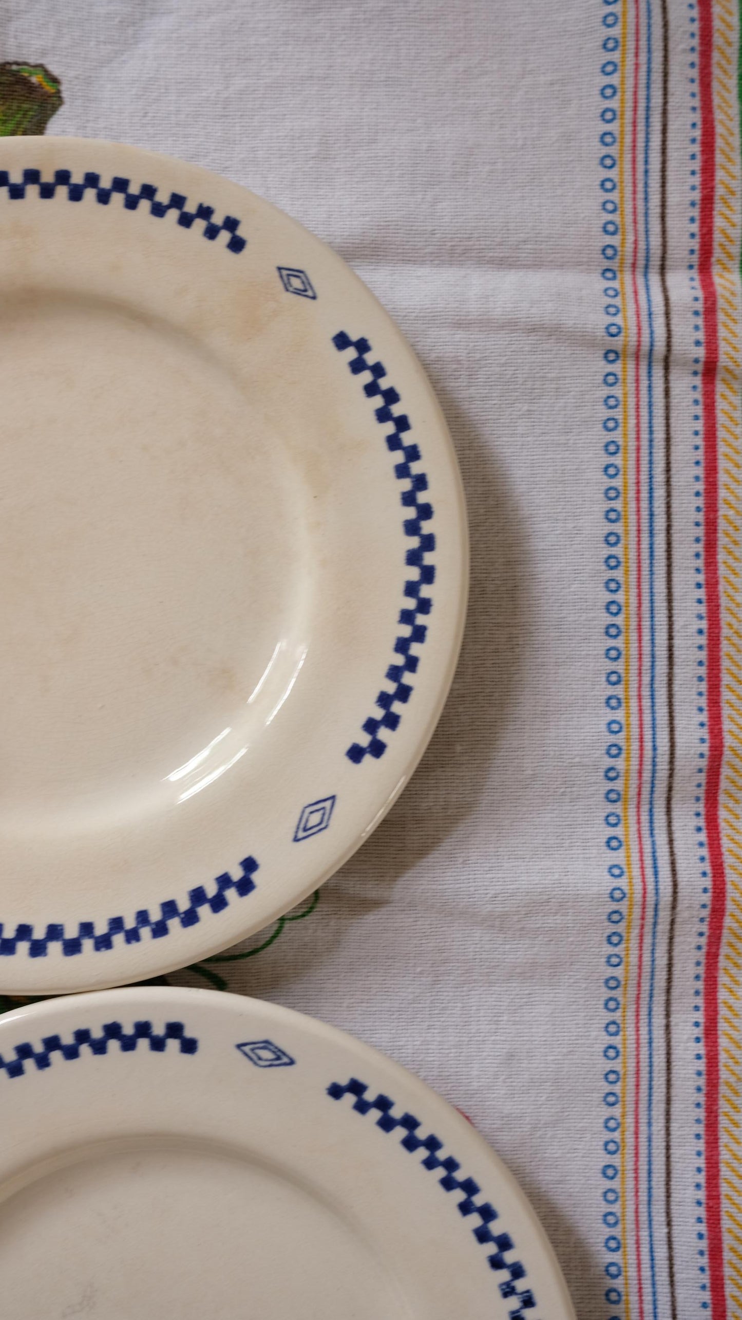 Assiettes à dessert Lustucru fabriquées en Ukraine