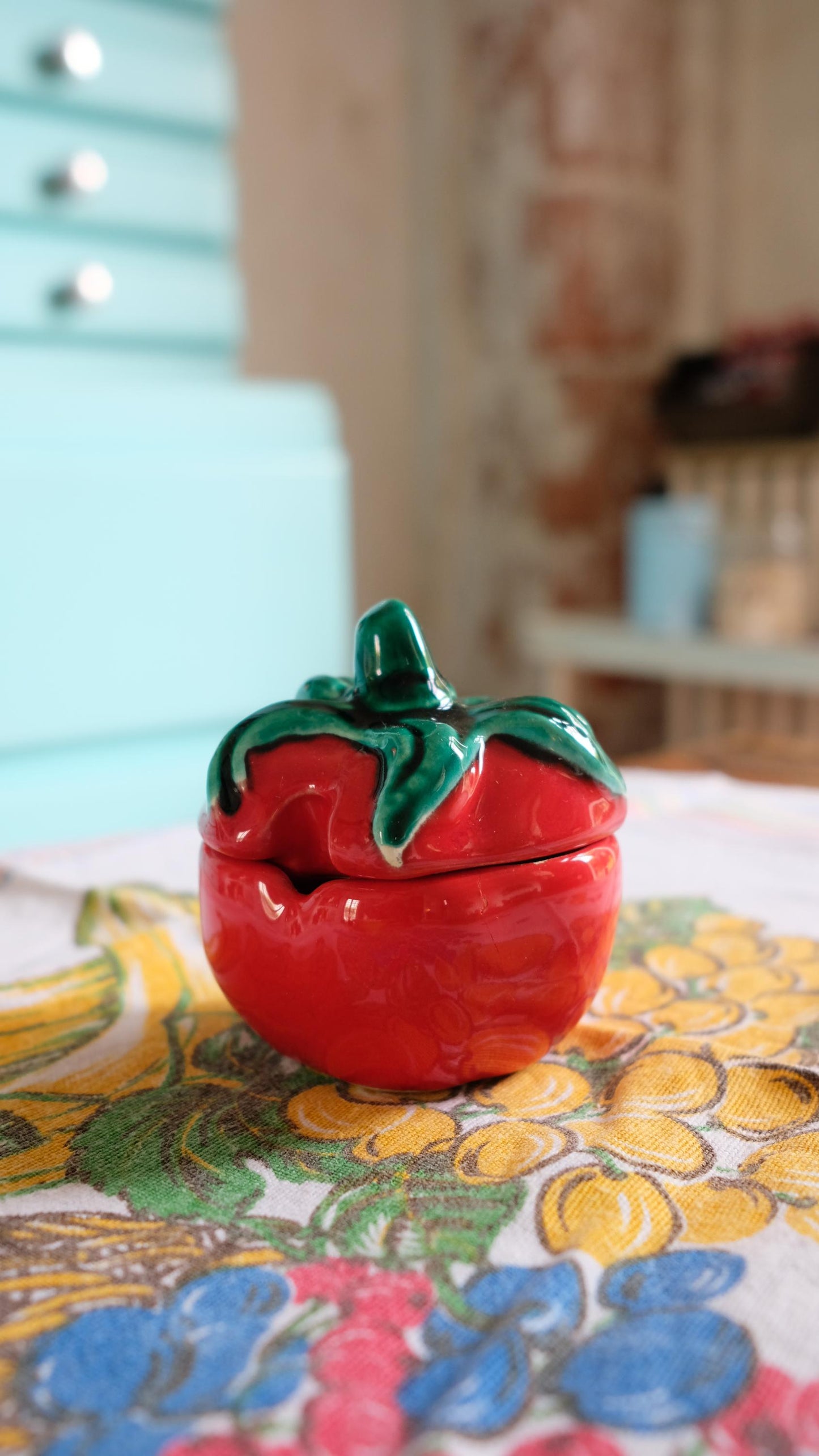 Boîte/moutardier en barbotine tomate
