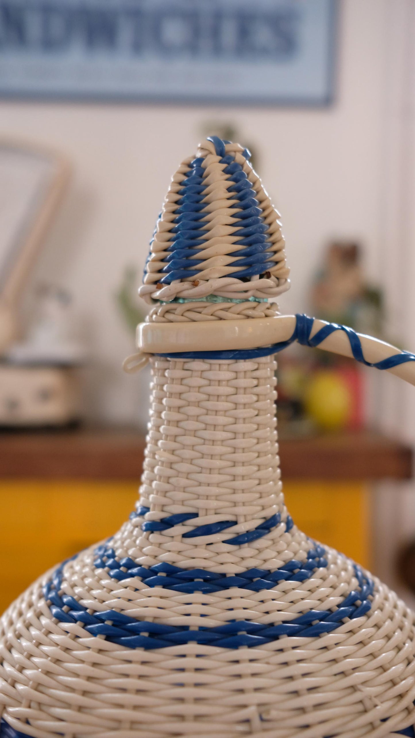 Bouteille en scoubidou