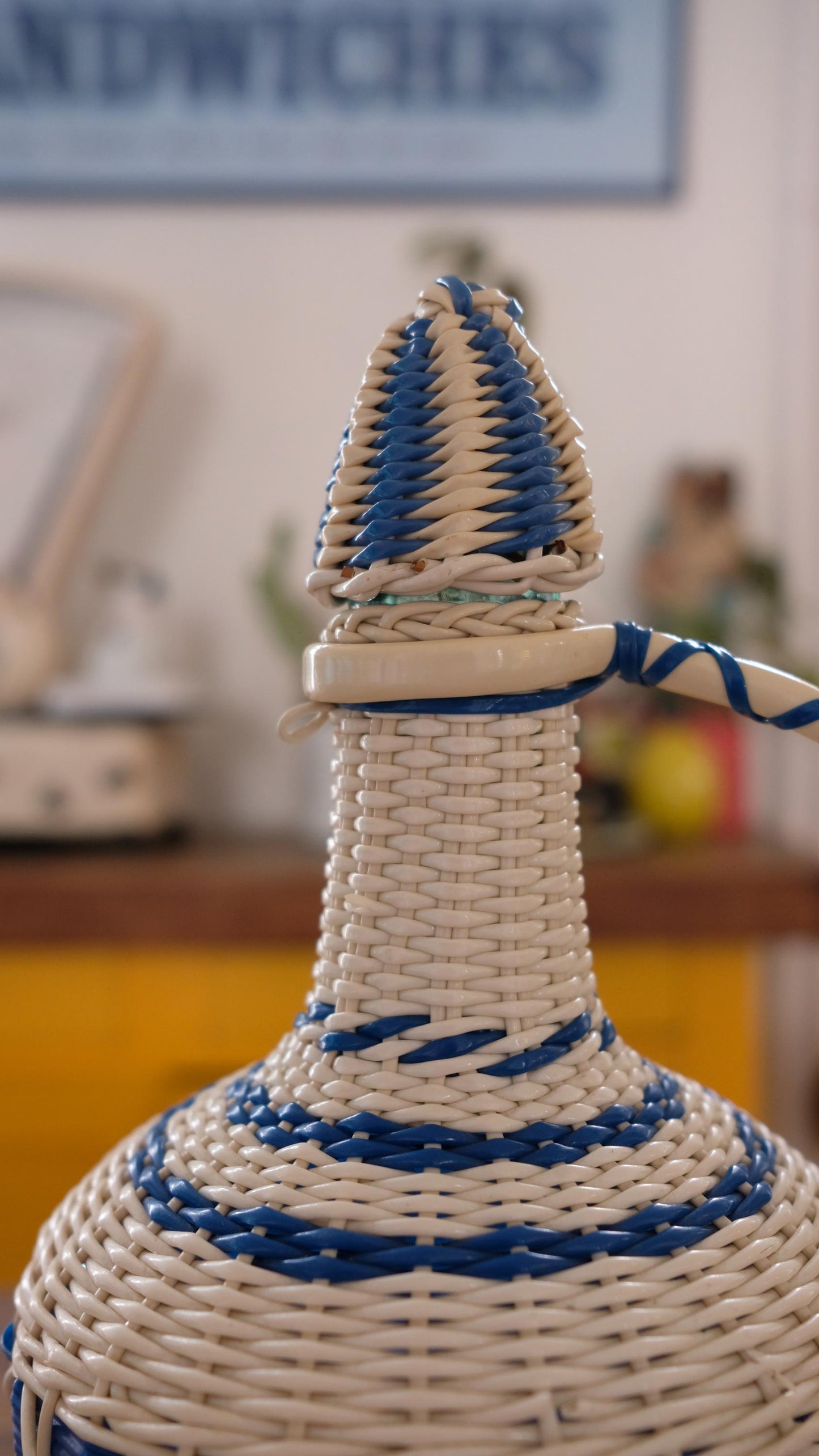 Bouteille en scoubidou
