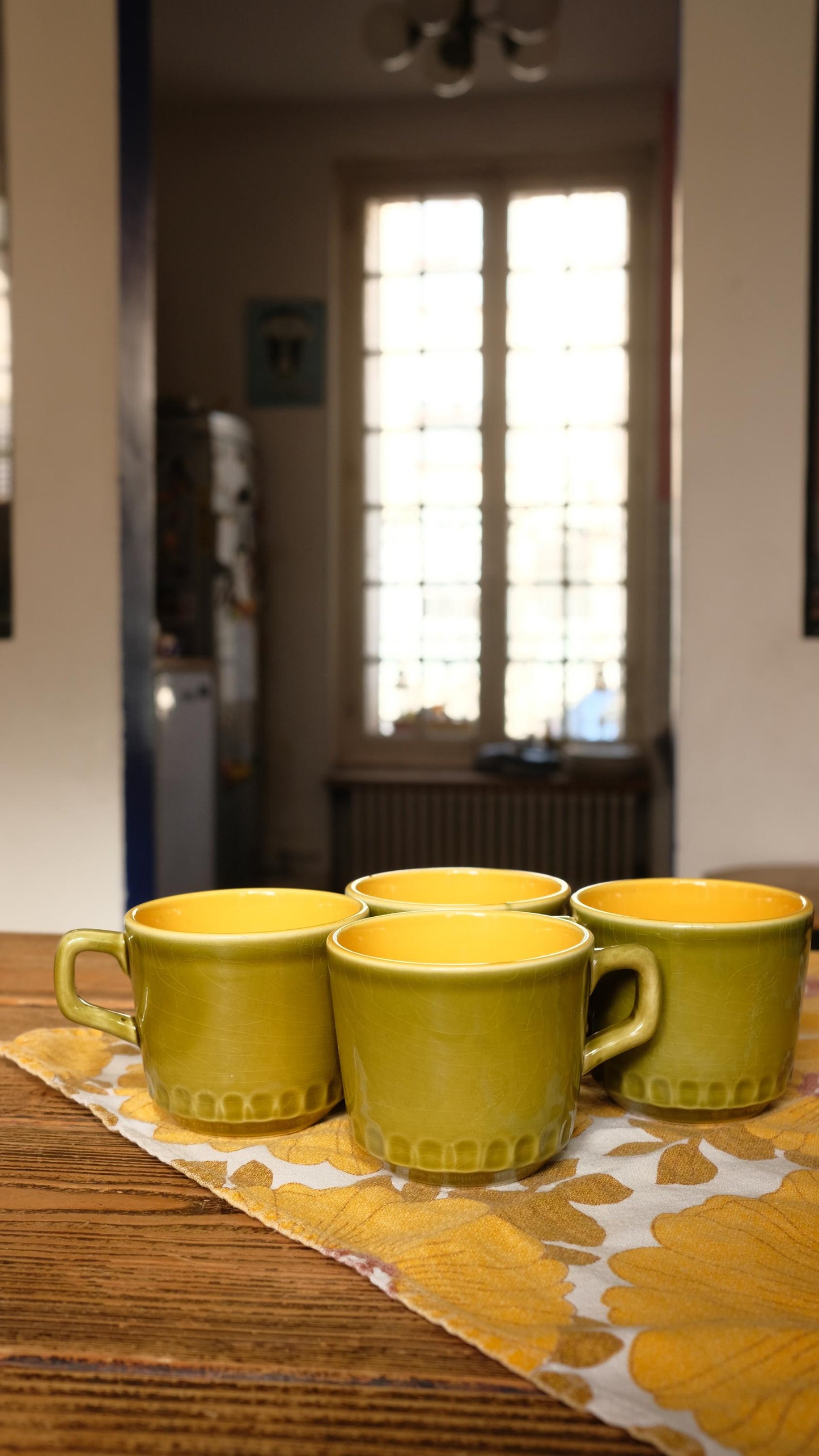 Lot de quatre tasses Sarreguemines vintage