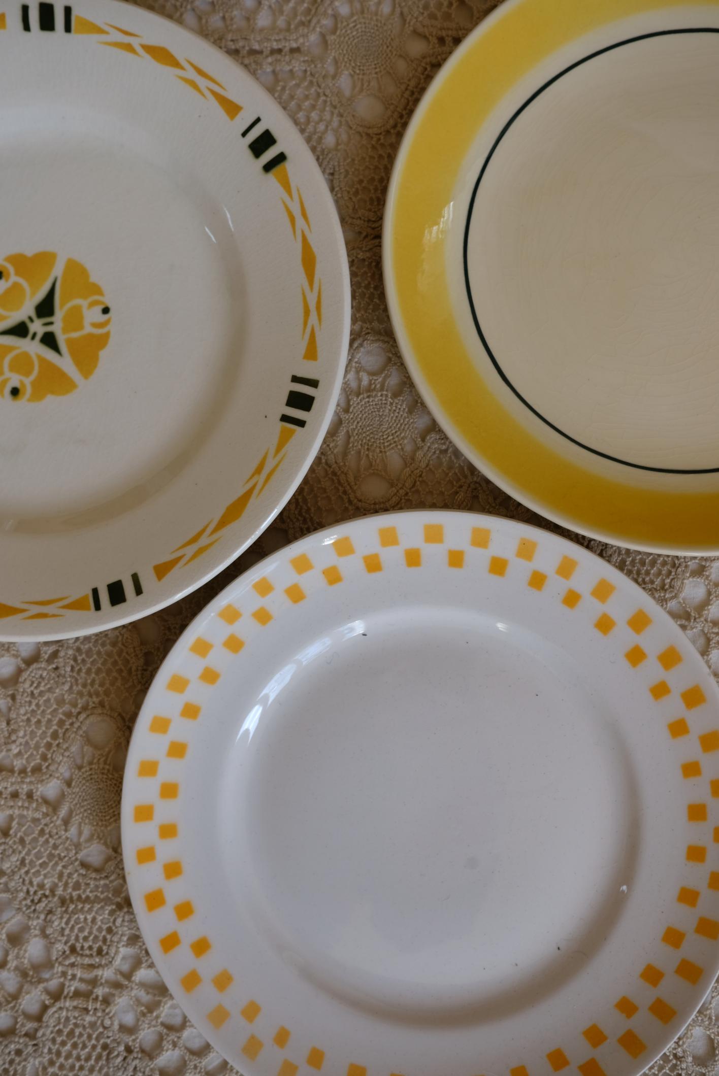 Sélection d'assiettes jaunes