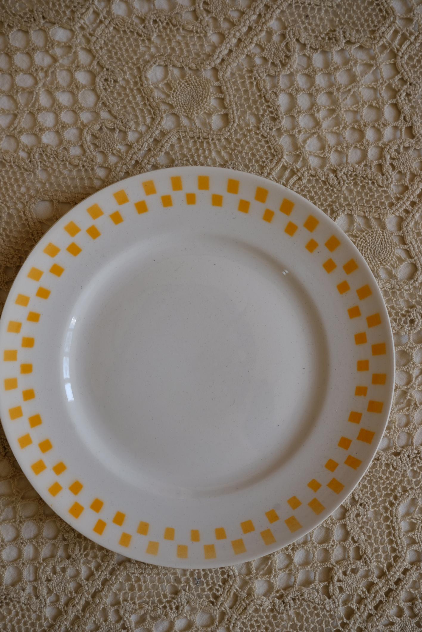 Sélection d'assiettes jaunes