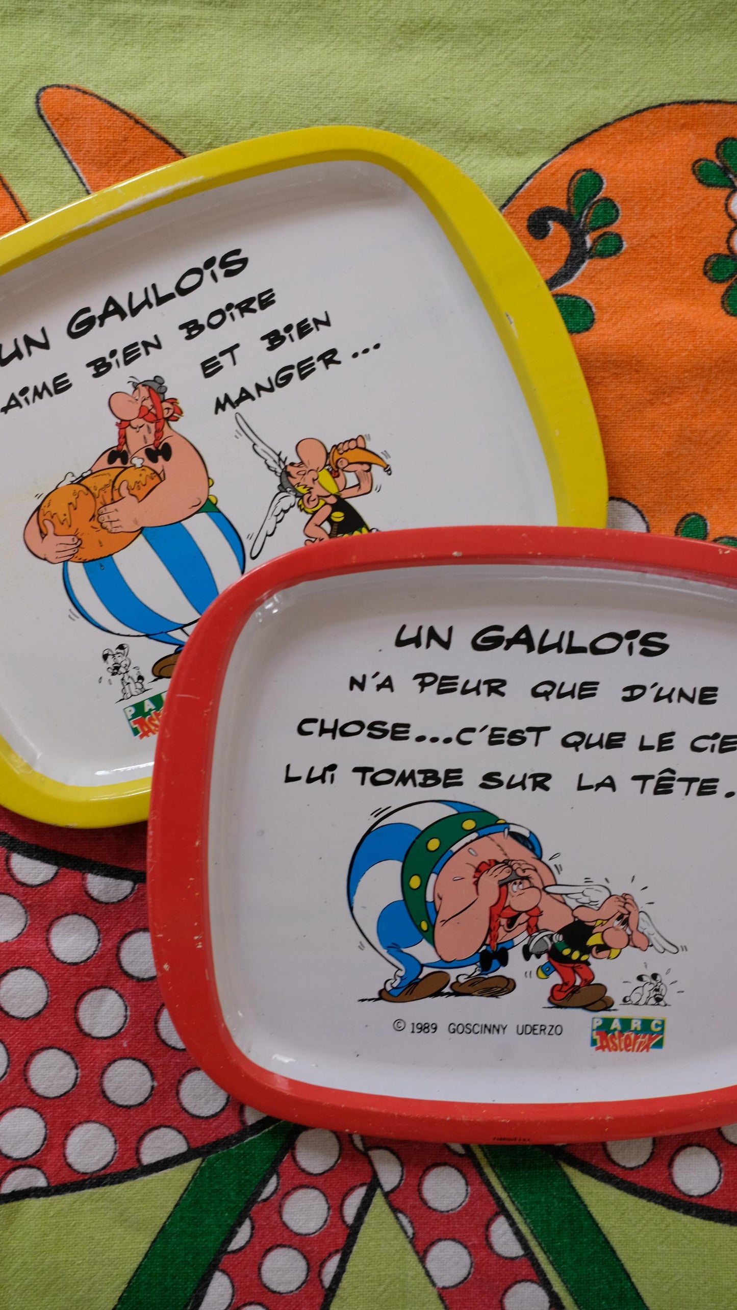 Plateaux vintage à collectionner du Parc Astérix