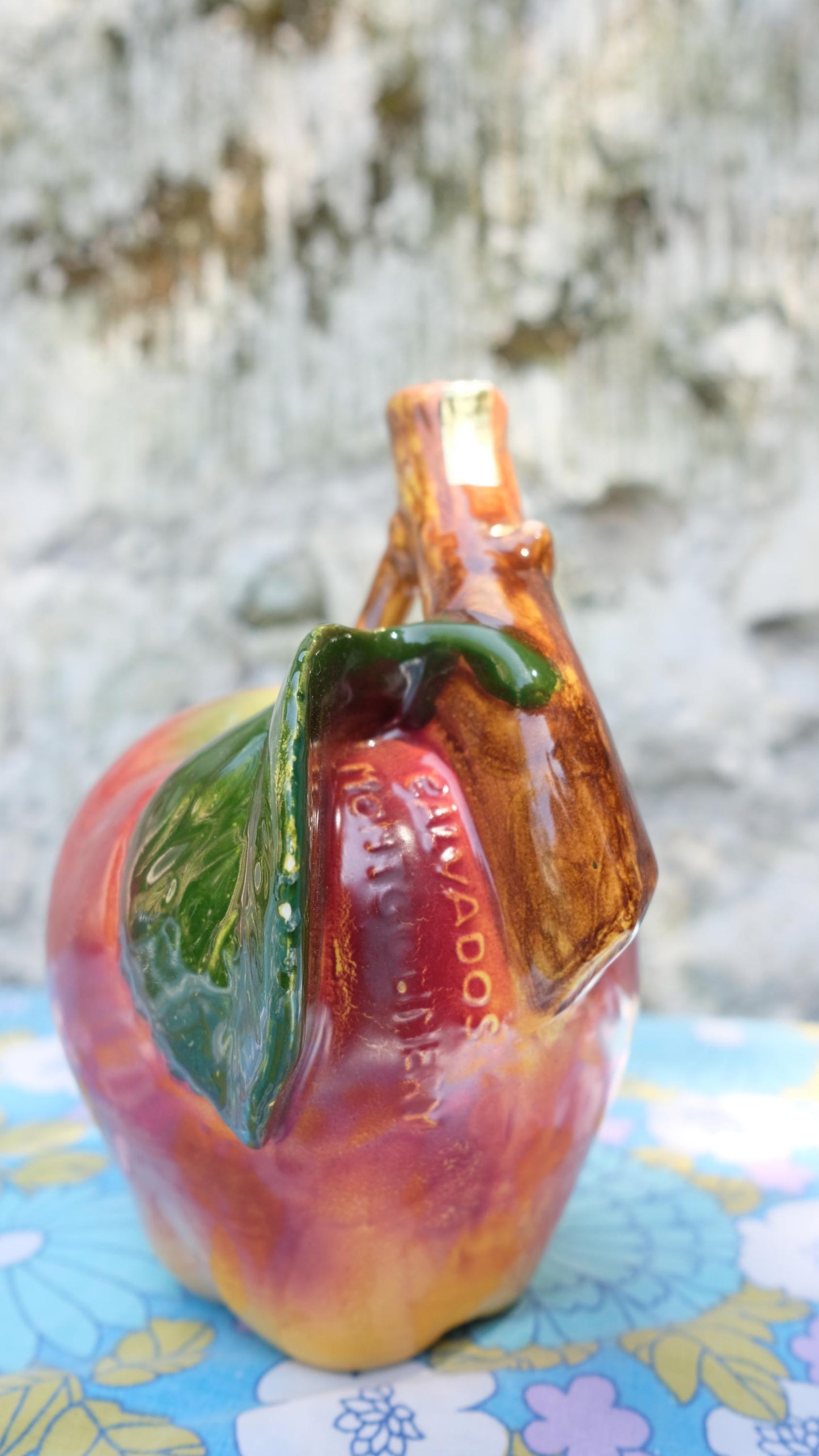 Bouteille pomme en céramique