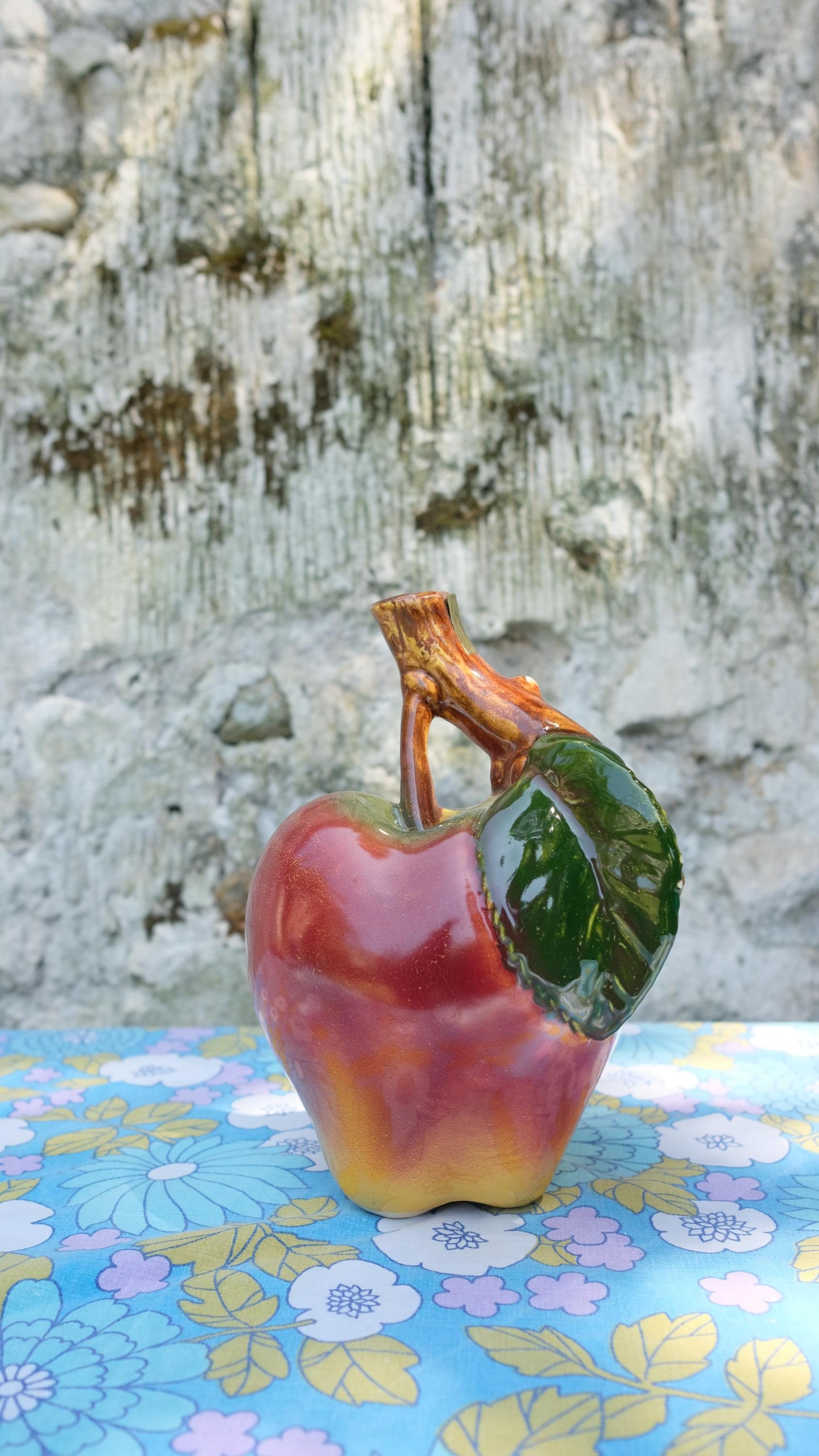 Bouteille pomme en céramique