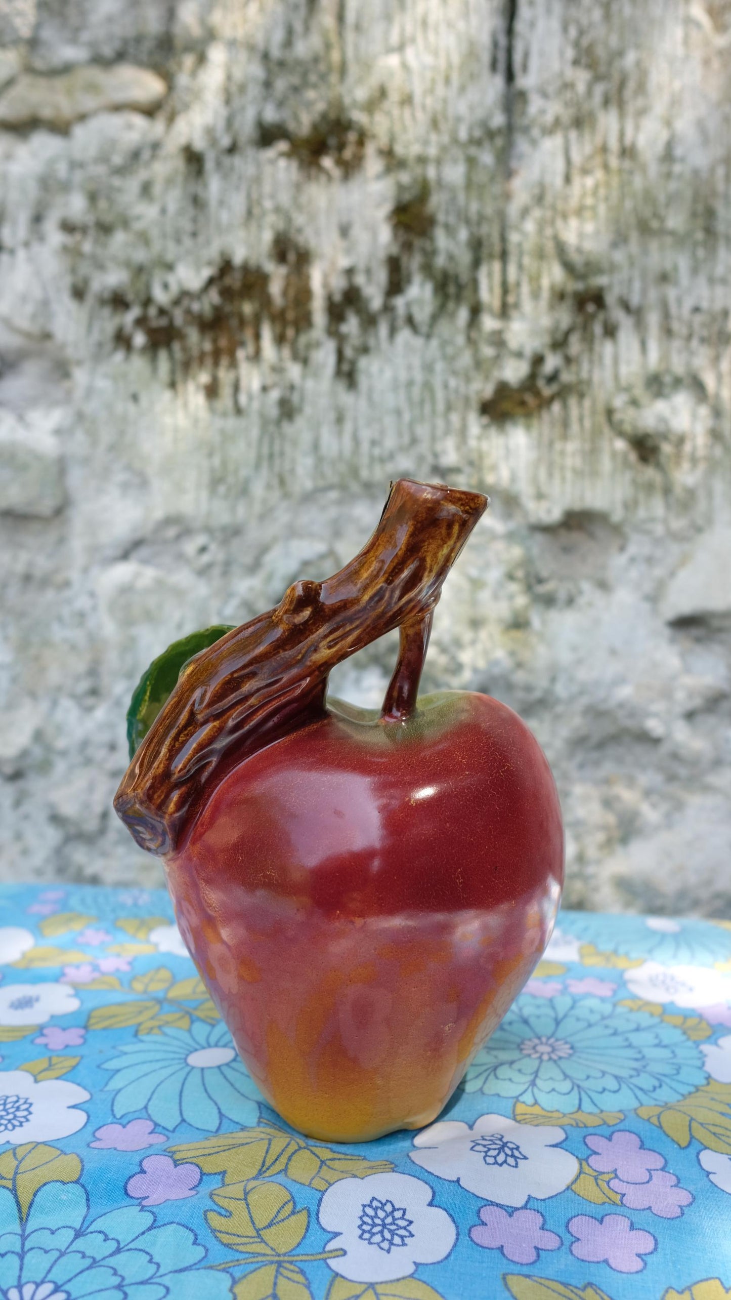 Bouteille pomme en céramique