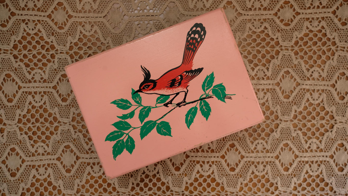 Boîte en bois peint vintage
