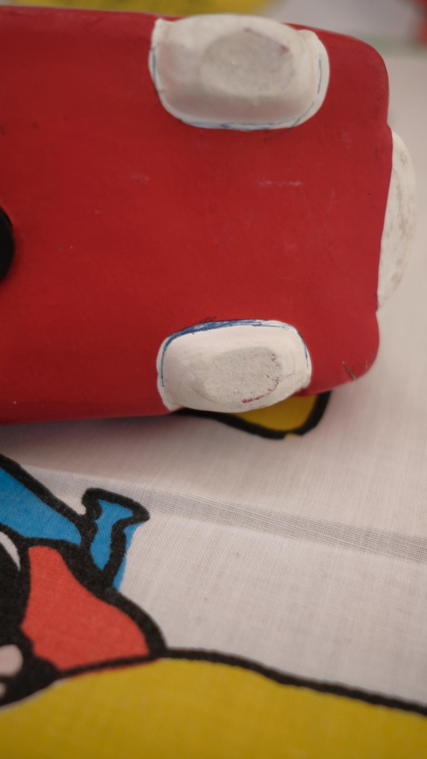 Tirelire Snoopy dans sa décapotable vintage